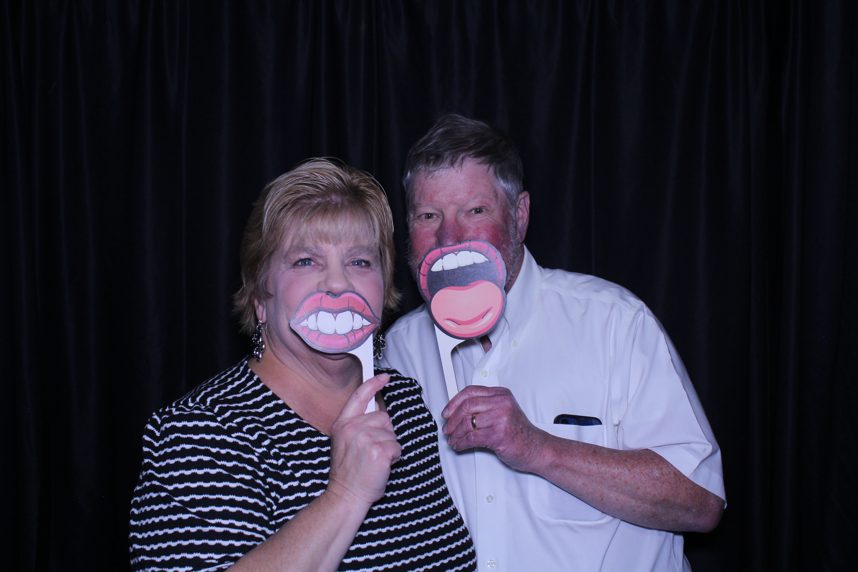 The Knowles | View more photos from the event at gallery.photoboothcincy.com/u/PhotoBoothCincy/The-Knowles