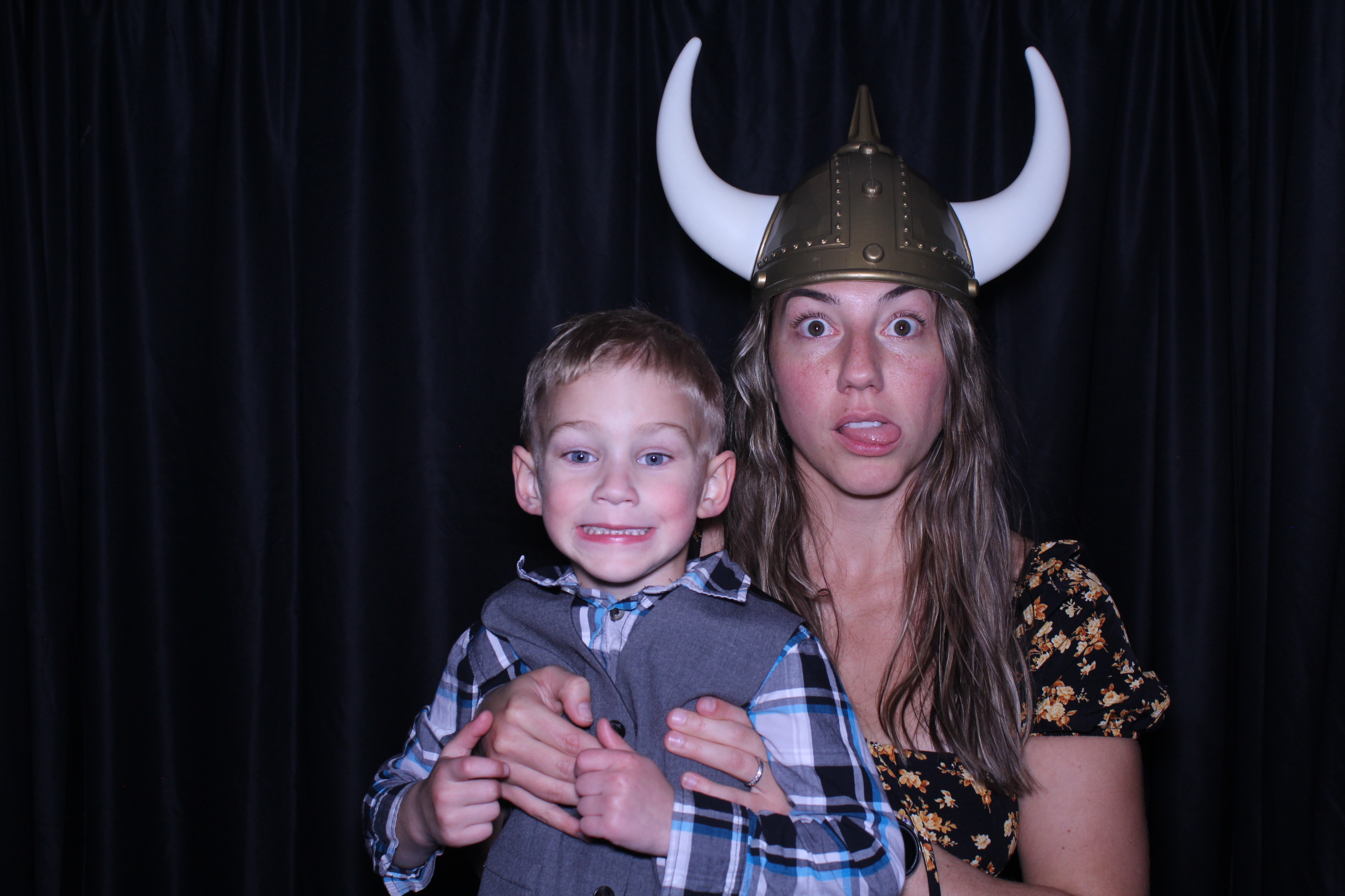 The Knowles | View more photos from the event at gallery.photoboothcincy.com/u/PhotoBoothCincy/The-Knowles