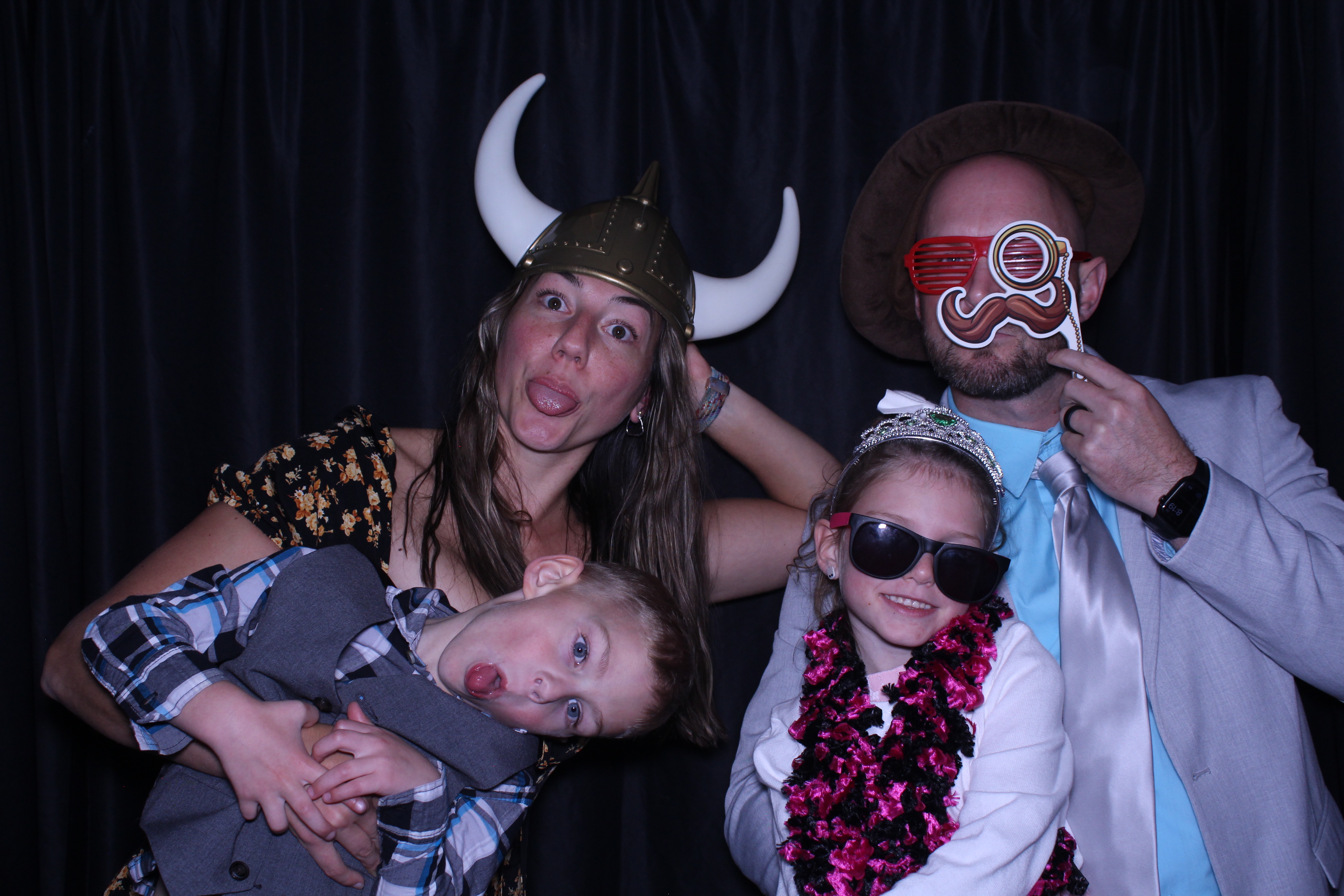 The Knowles | View more photos from the event at gallery.photoboothcincy.com/u/PhotoBoothCincy/The-Knowles