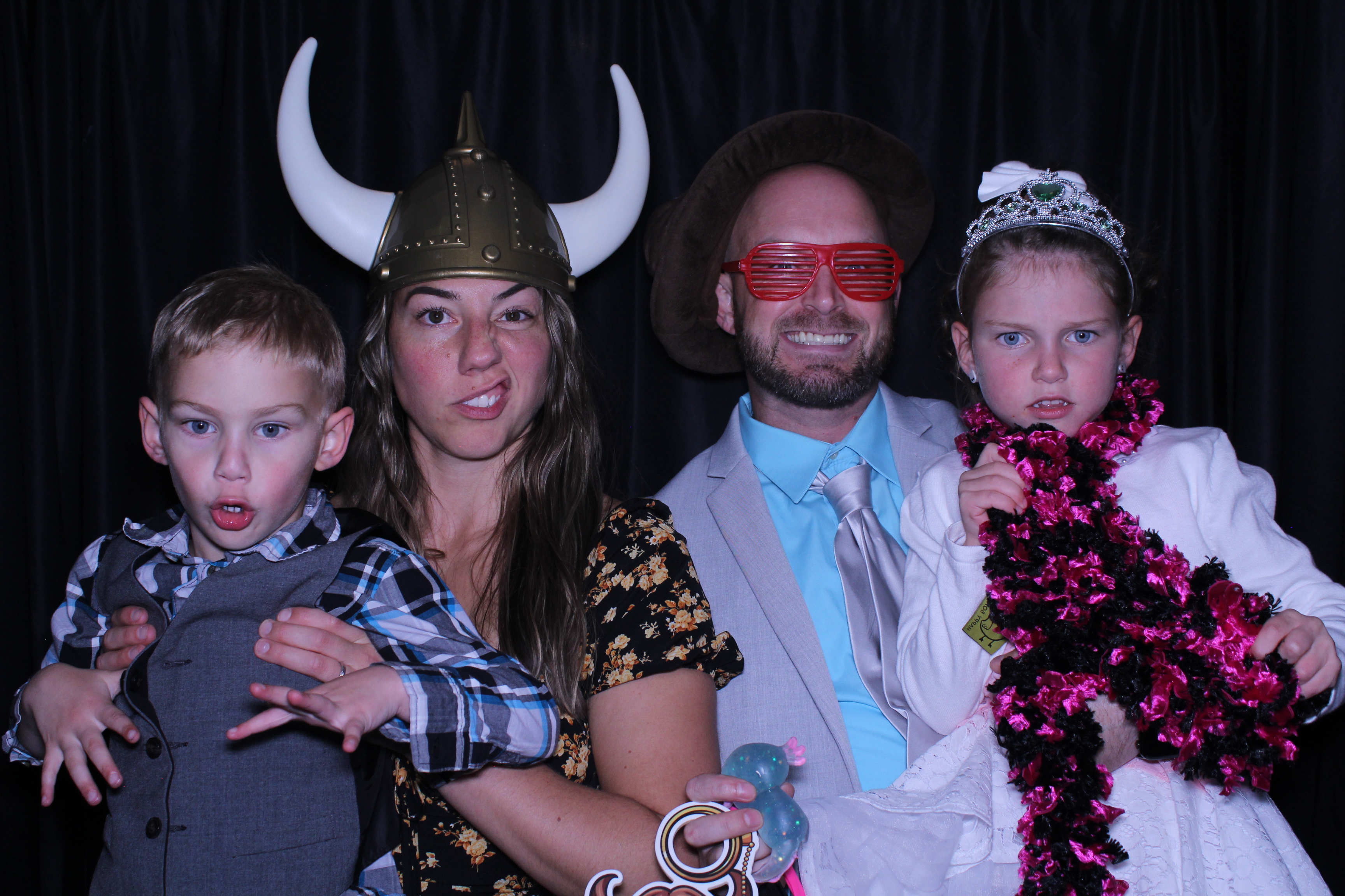The Knowles | View more photos from the event at gallery.photoboothcincy.com/u/PhotoBoothCincy/The-Knowles