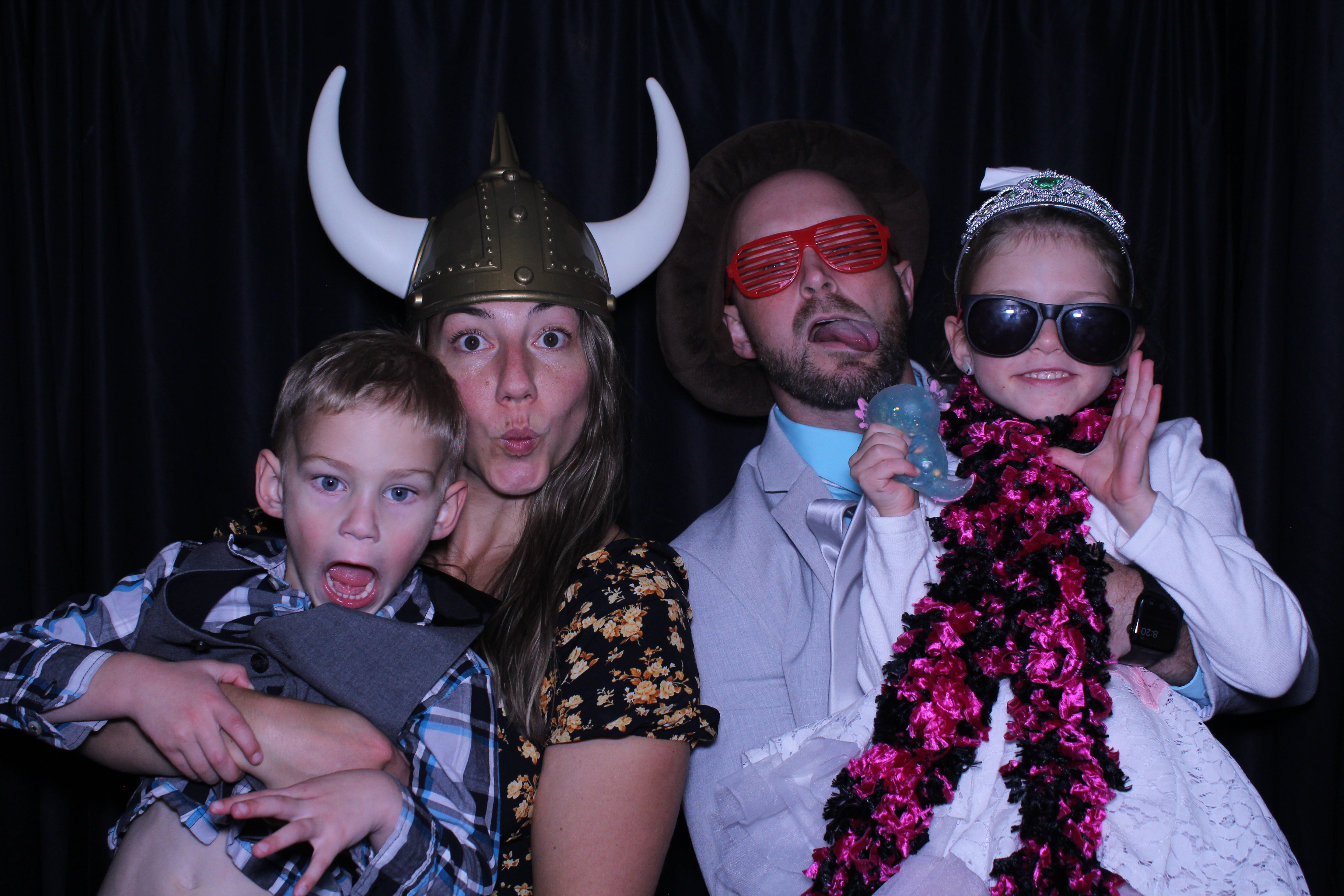 The Knowles | View more photos from the event at gallery.photoboothcincy.com/u/PhotoBoothCincy/The-Knowles