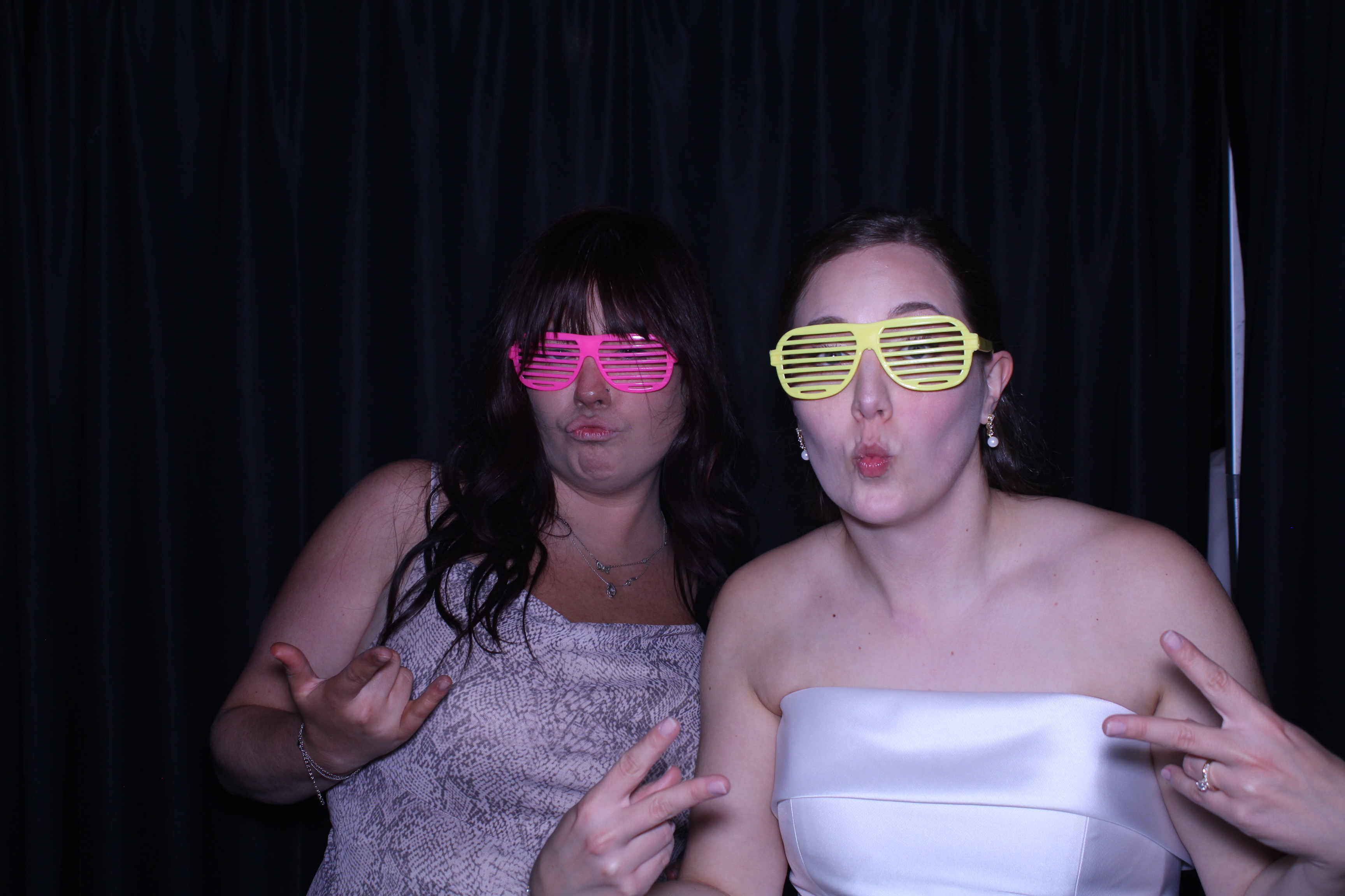 The Knowles | View more photos from the event at gallery.photoboothcincy.com/u/PhotoBoothCincy/The-Knowles