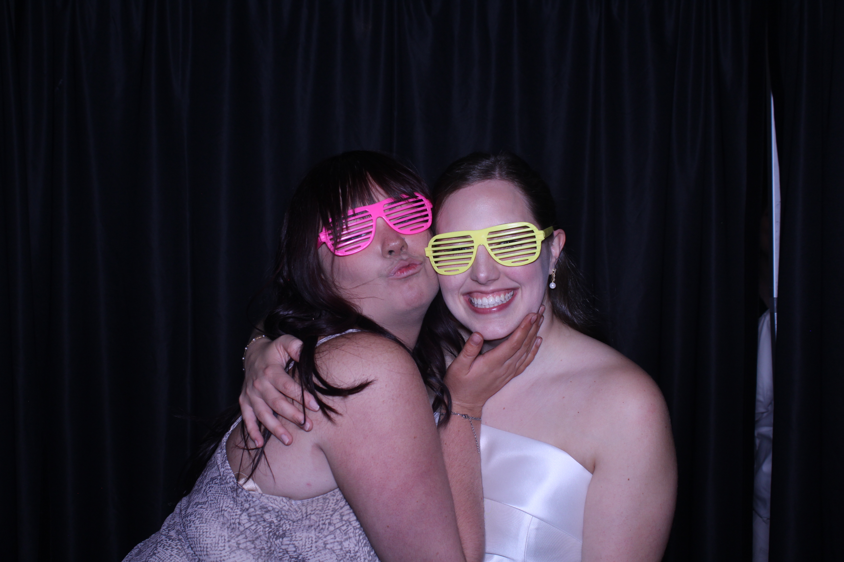 The Knowles | View more photos from the event at gallery.photoboothcincy.com/u/PhotoBoothCincy/The-Knowles