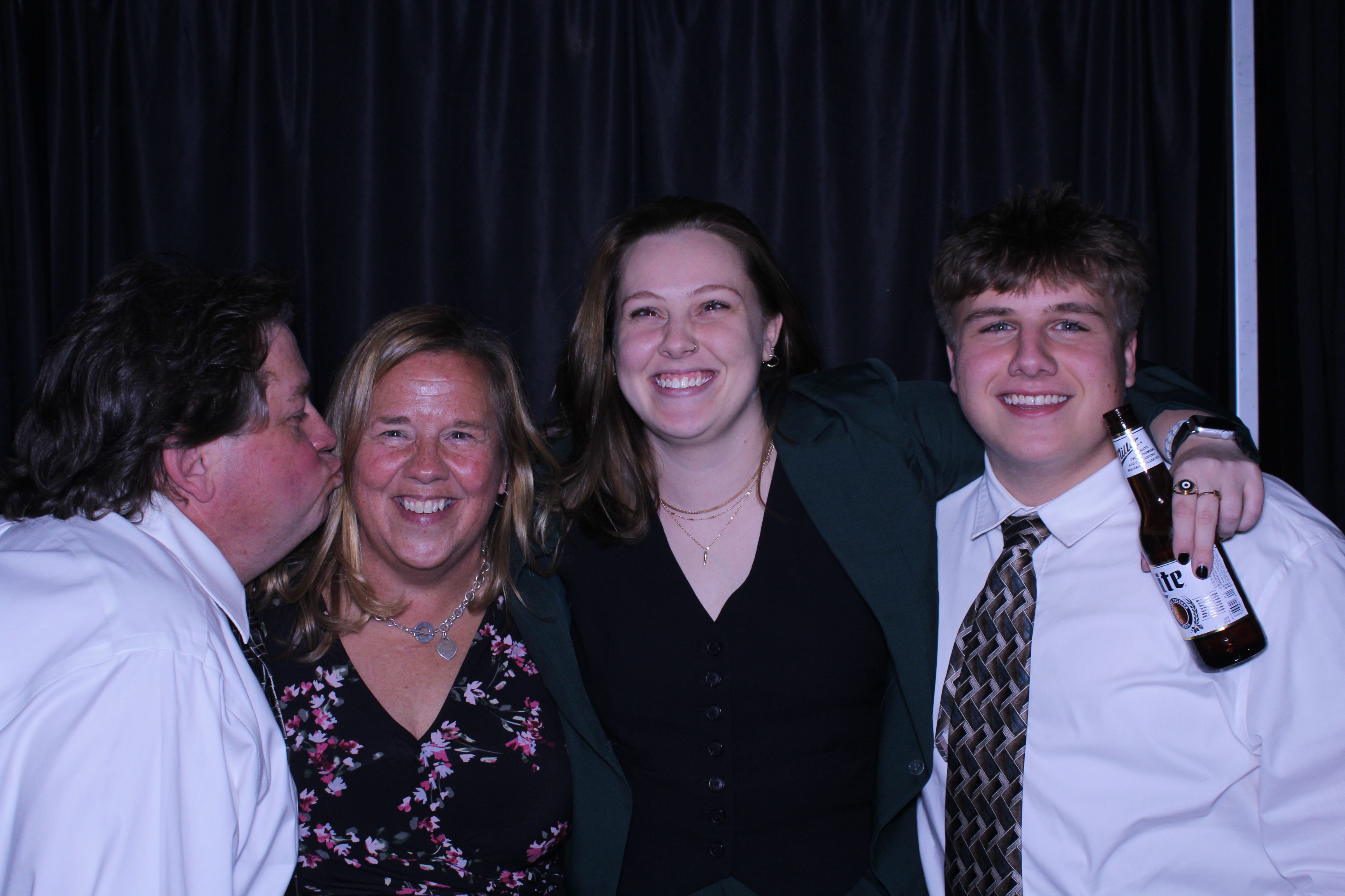 The Knowles | View more photos from the event at gallery.photoboothcincy.com/u/PhotoBoothCincy/The-Knowles