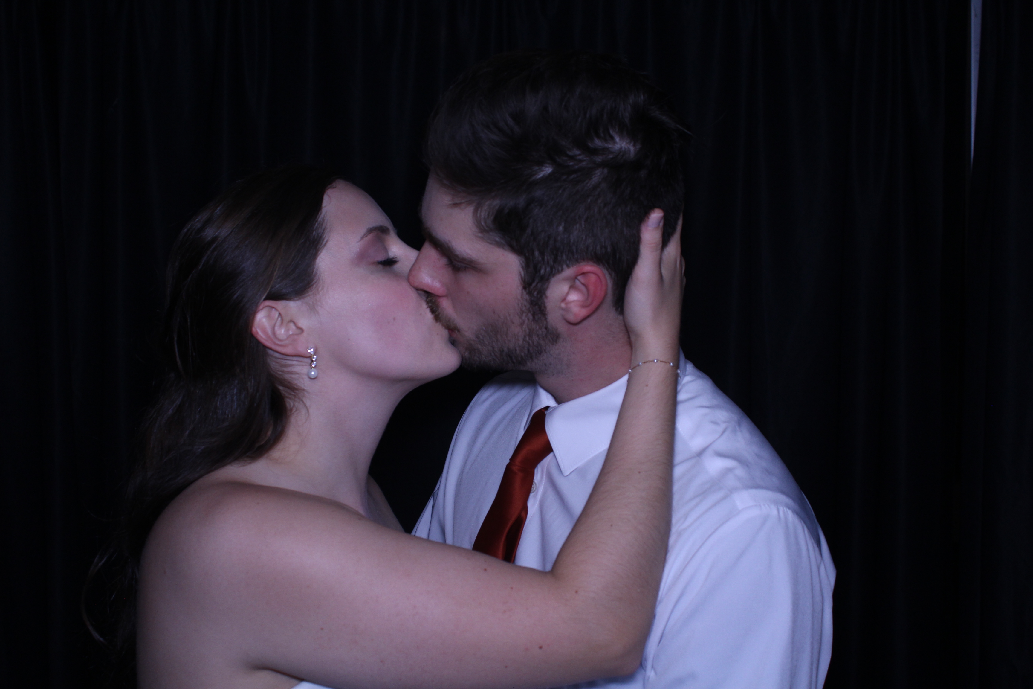 The Knowles | View more photos from the event at gallery.photoboothcincy.com/u/PhotoBoothCincy/The-Knowles
