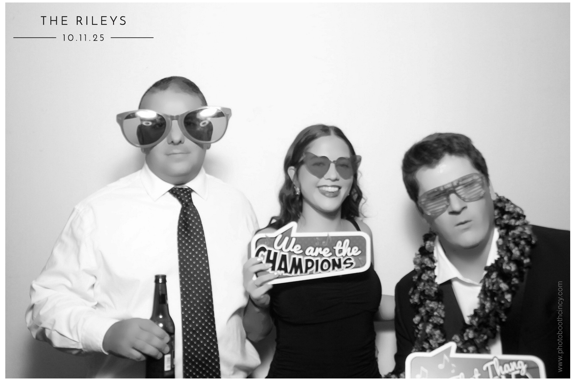 The Riley's | View more photos from the event at gallery.photoboothcincy.com/u/PhotoBoothCincy/The-Rileys