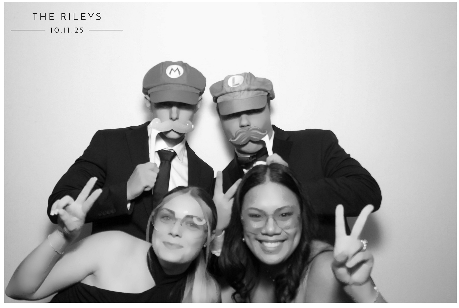 The Riley's | View more photos from the event at gallery.photoboothcincy.com/u/PhotoBoothCincy/The-Rileys