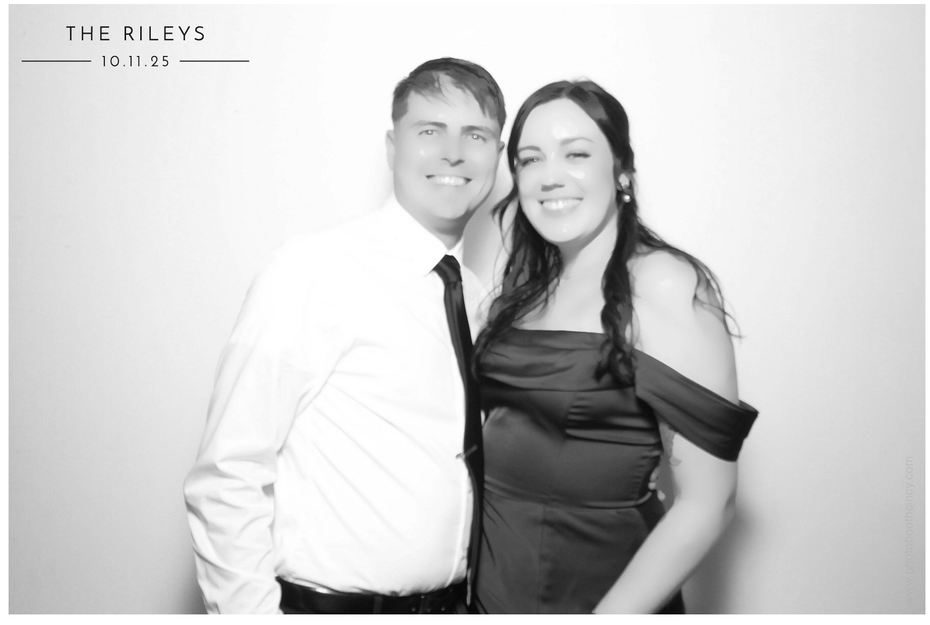 The Riley's | View more photos from the event at gallery.photoboothcincy.com/u/PhotoBoothCincy/The-Rileys