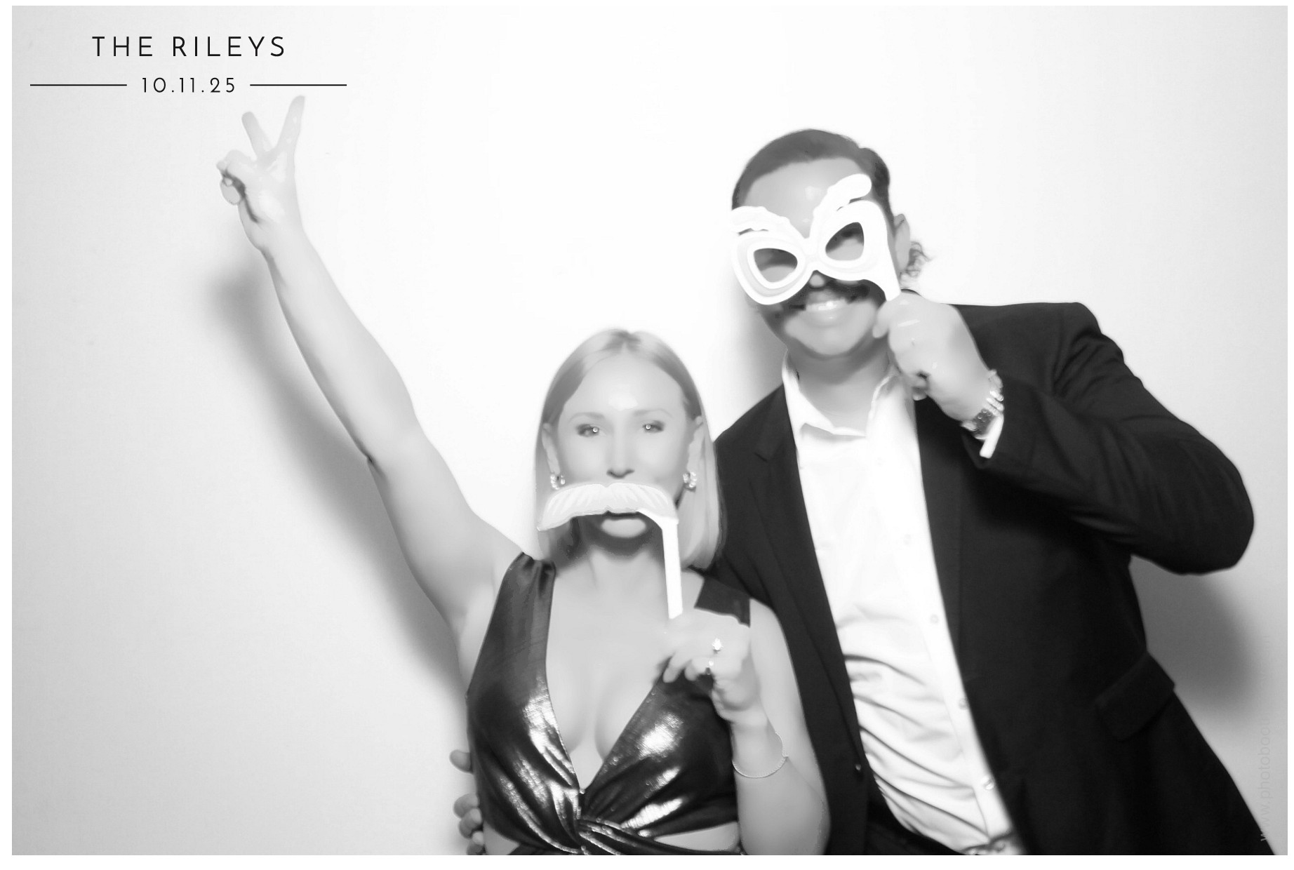 The Riley's | View more photos from the event at gallery.photoboothcincy.com/u/PhotoBoothCincy/The-Rileys