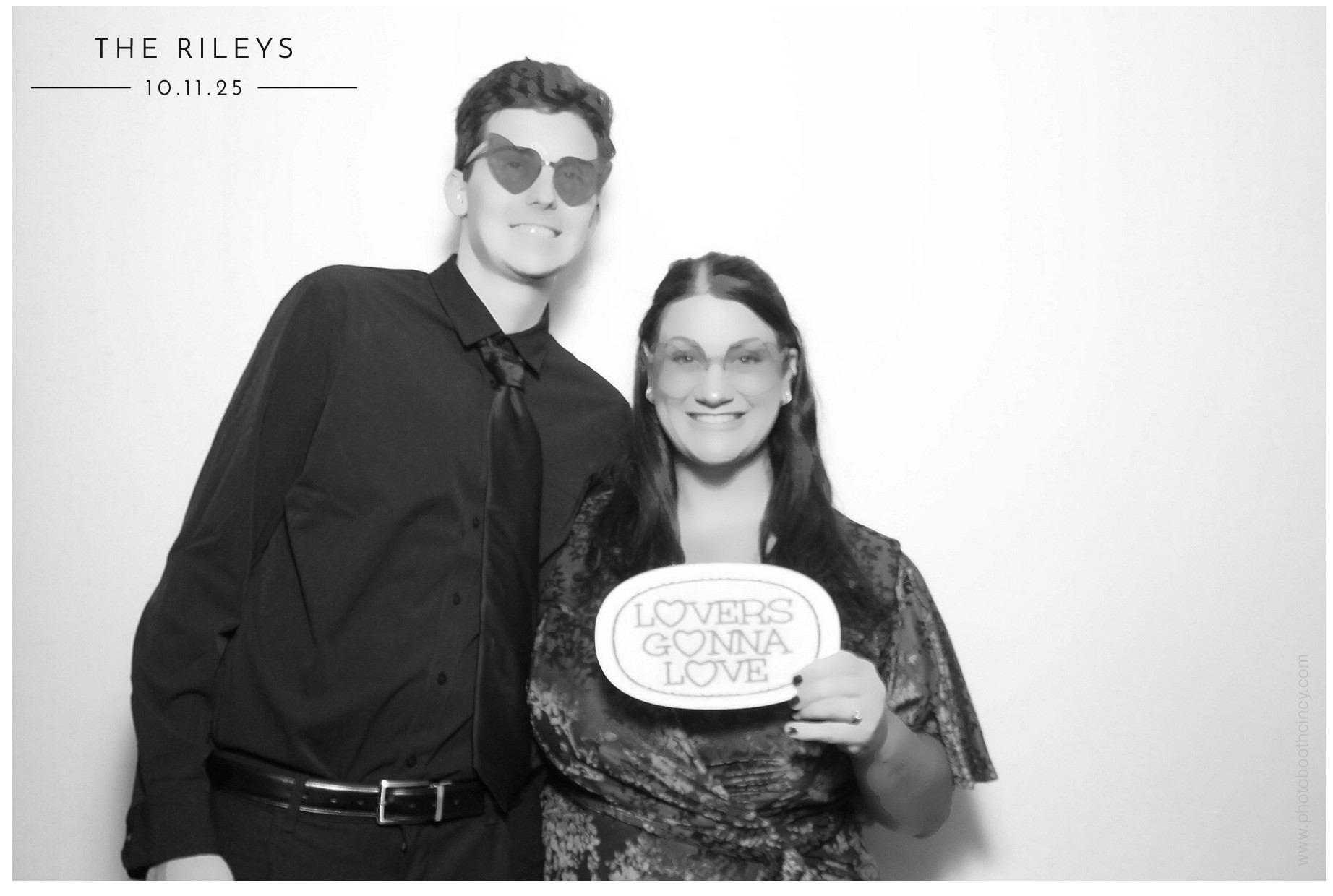 The Riley's | View more photos from the event at gallery.photoboothcincy.com/u/PhotoBoothCincy/The-Rileys