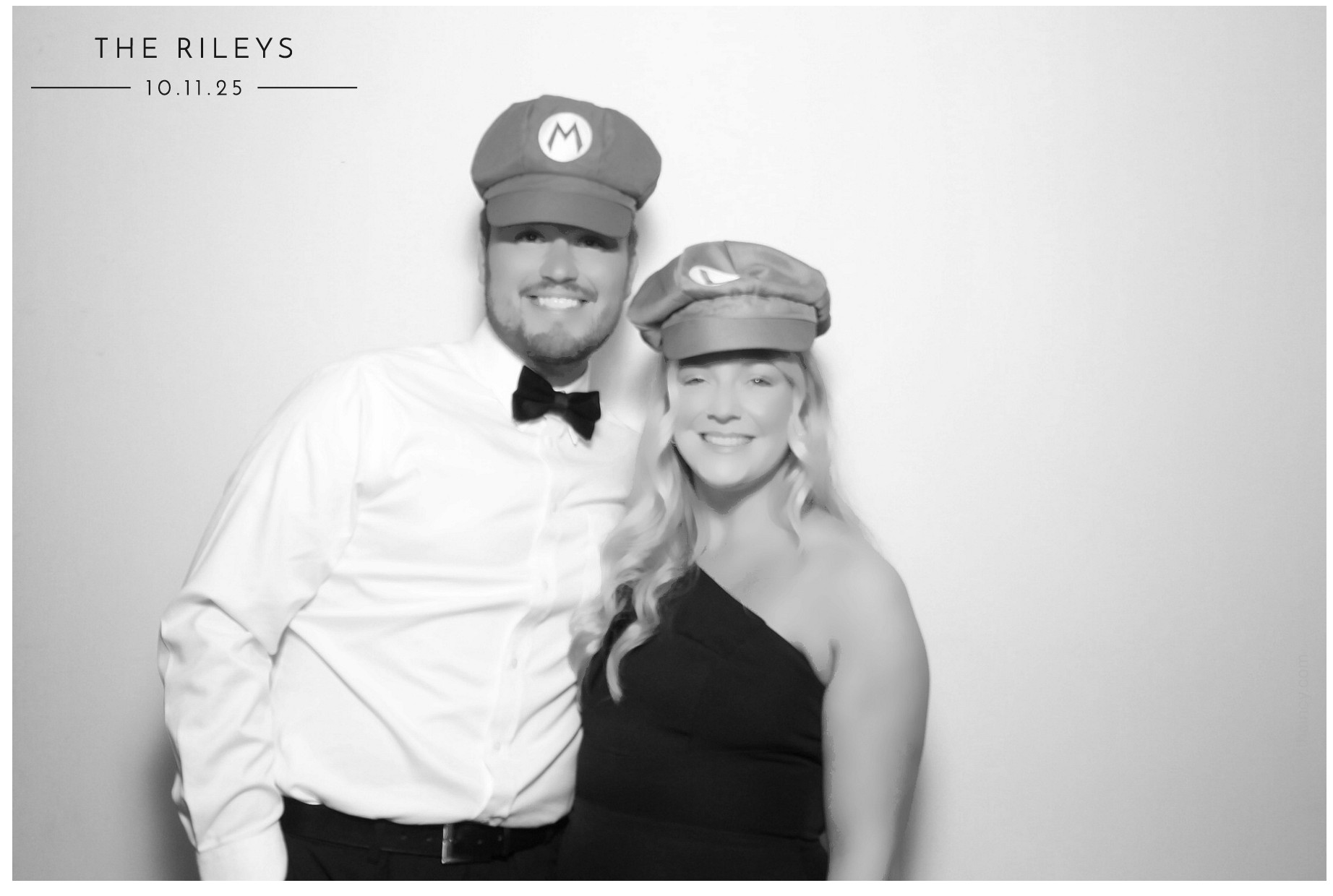 The Riley's | View more photos from the event at gallery.photoboothcincy.com/u/PhotoBoothCincy/The-Rileys