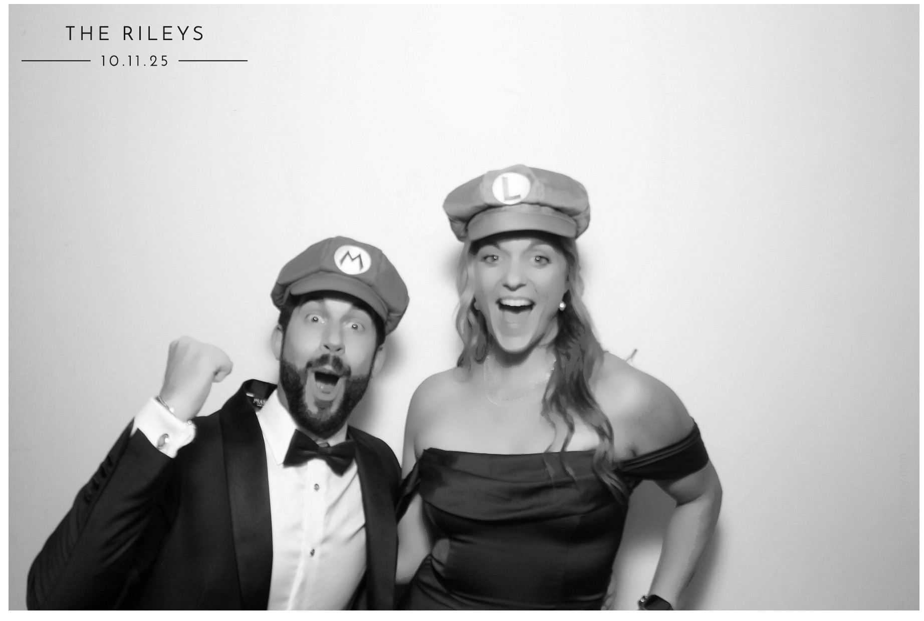 The Riley's | View more photos from the event at gallery.photoboothcincy.com/u/PhotoBoothCincy/The-Rileys