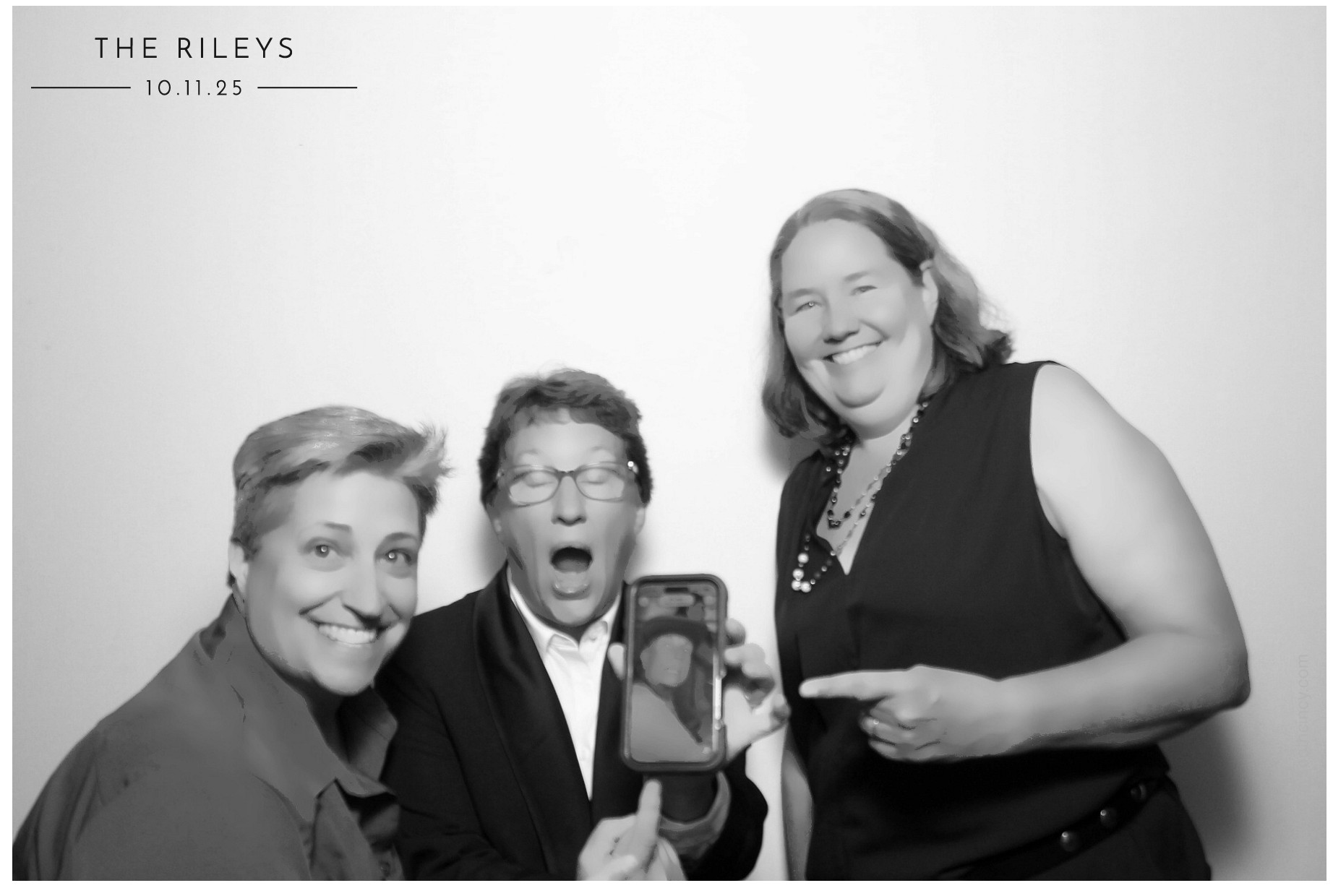 The Riley's | View more photos from the event at gallery.photoboothcincy.com/u/PhotoBoothCincy/The-Rileys