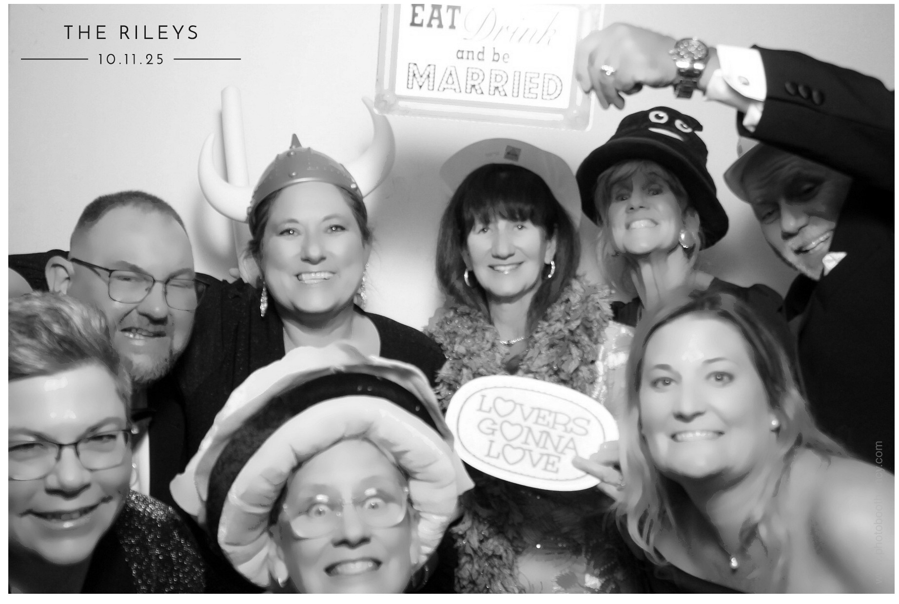 The Riley's | View more photos from the event at gallery.photoboothcincy.com/u/PhotoBoothCincy/The-Rileys