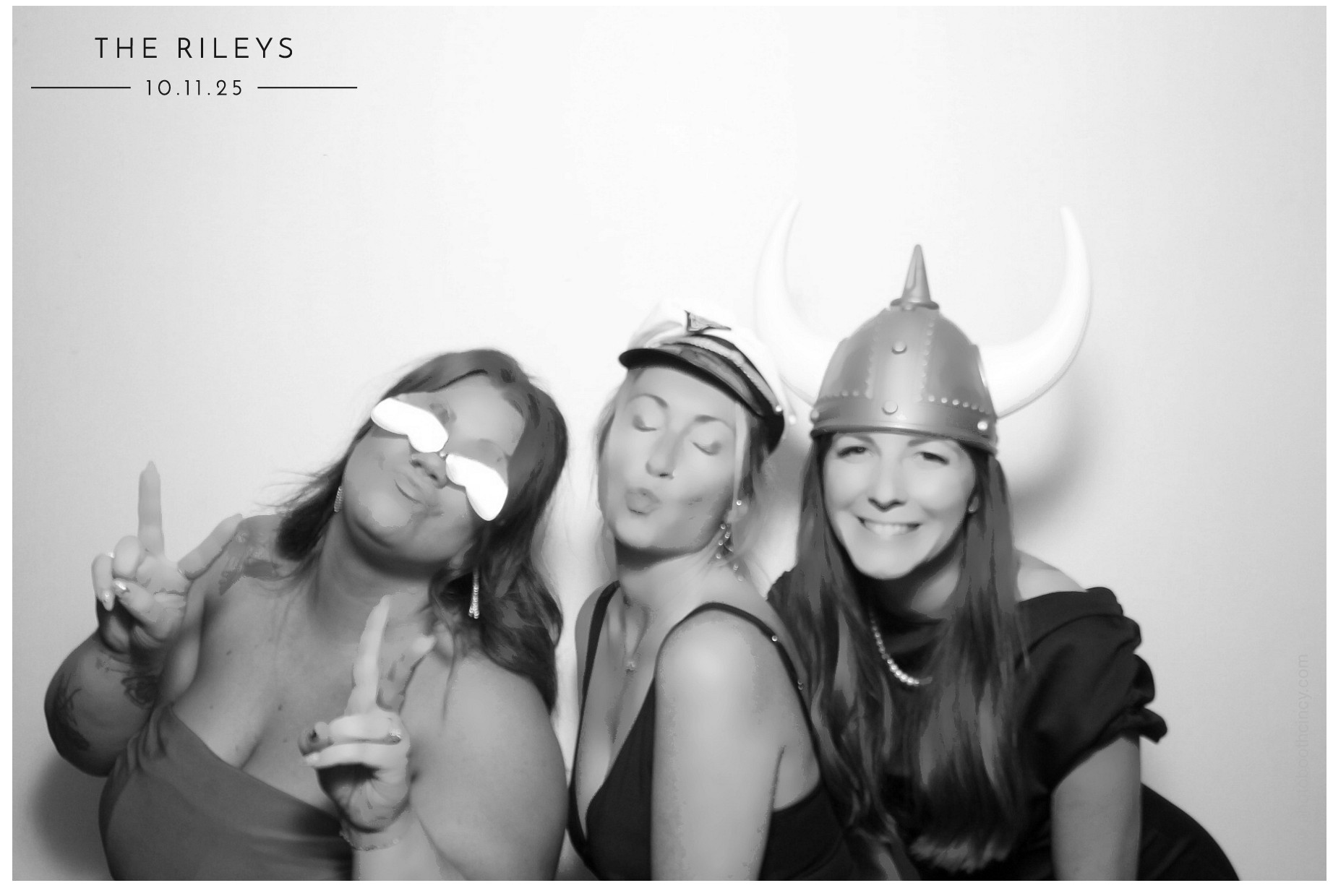 The Riley's | View more photos from the event at gallery.photoboothcincy.com/u/PhotoBoothCincy/The-Rileys