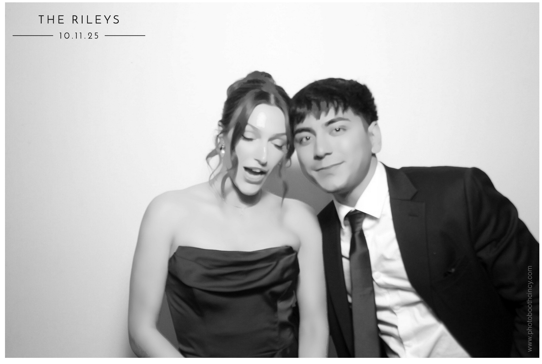 The Riley's | View more photos from the event at gallery.photoboothcincy.com/u/PhotoBoothCincy/The-Rileys