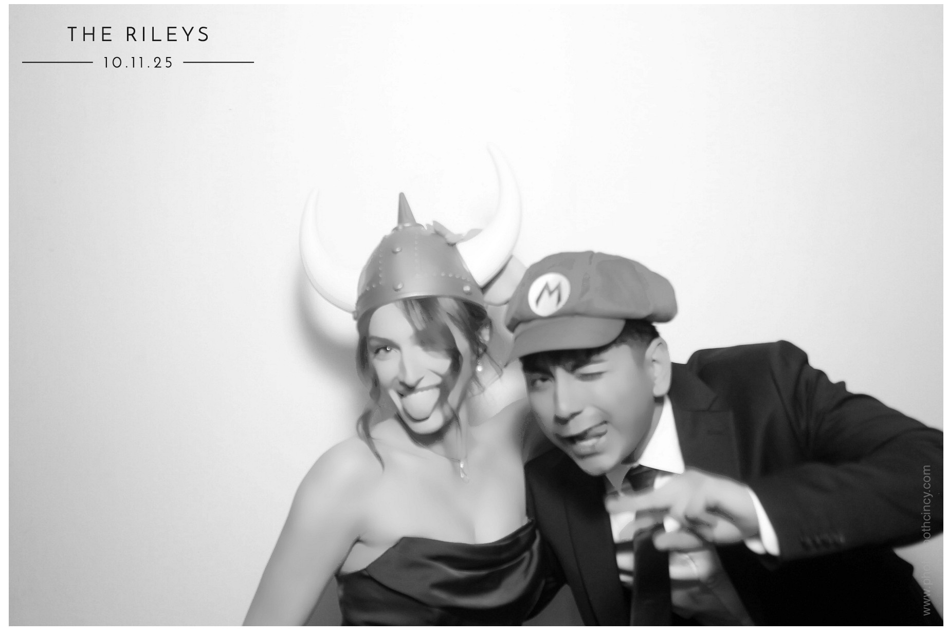 The Riley's | View more photos from the event at gallery.photoboothcincy.com/u/PhotoBoothCincy/The-Rileys