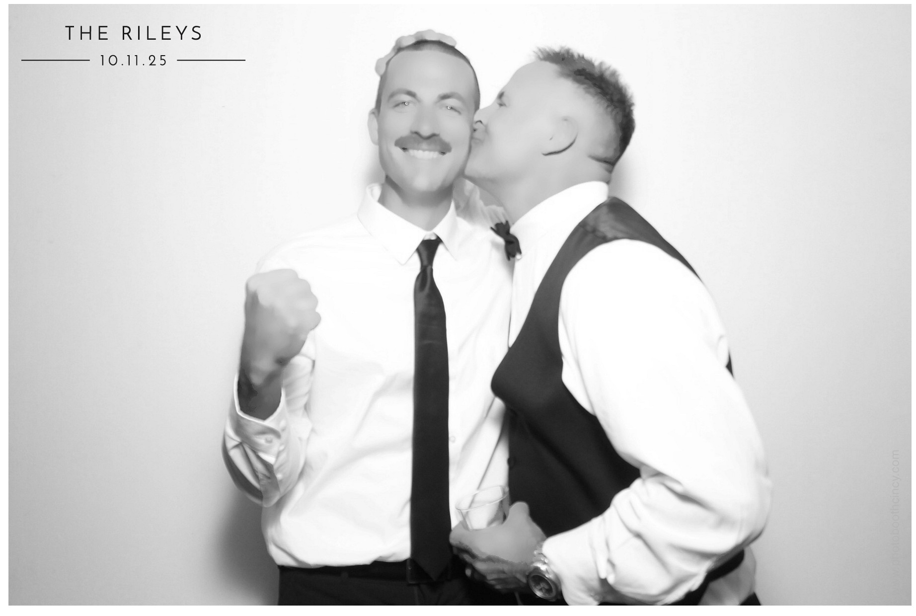 The Riley's | View more photos from the event at gallery.photoboothcincy.com/u/PhotoBoothCincy/The-Rileys