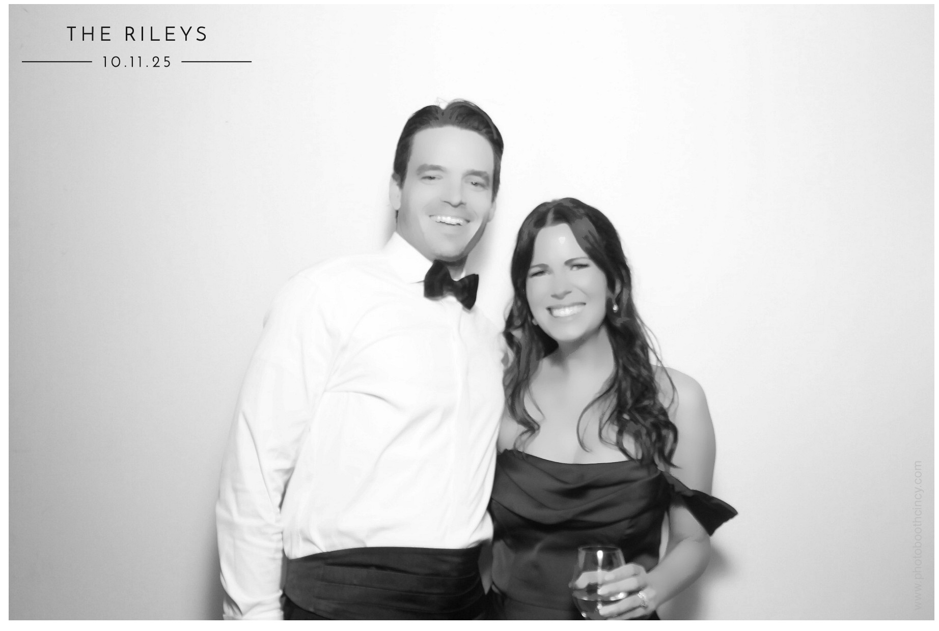 The Riley's | View more photos from the event at gallery.photoboothcincy.com/u/PhotoBoothCincy/The-Rileys