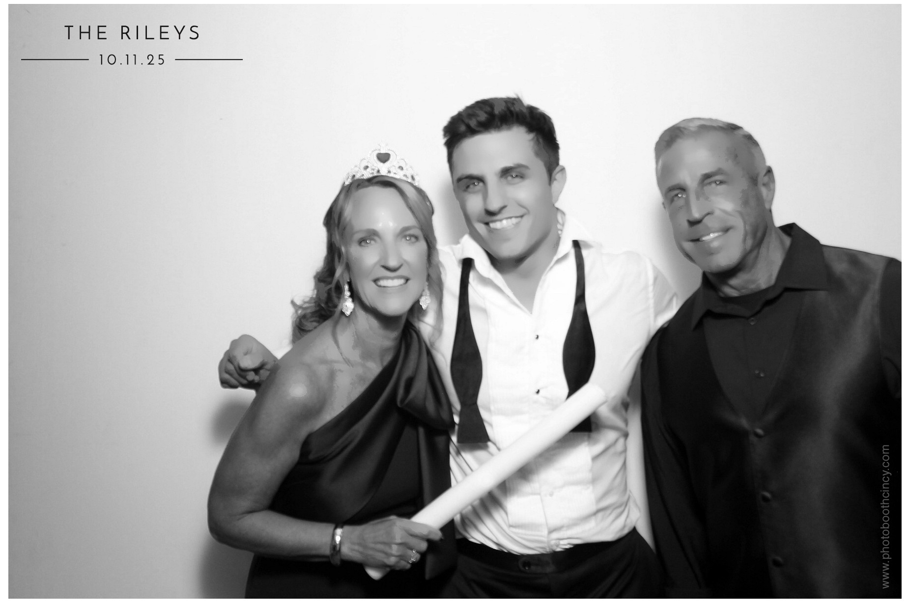 The Riley's | View more photos from the event at gallery.photoboothcincy.com/u/PhotoBoothCincy/The-Rileys