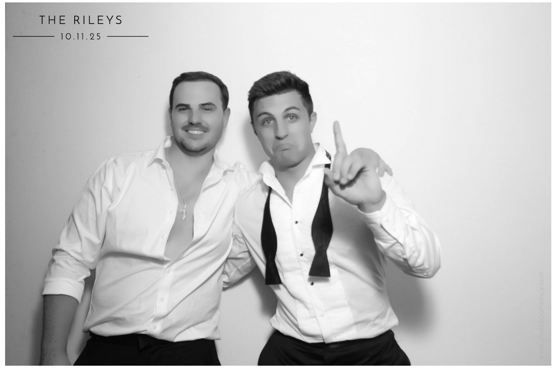 The Riley's | View more photos from the event at gallery.photoboothcincy.com/u/PhotoBoothCincy/The-Rileys