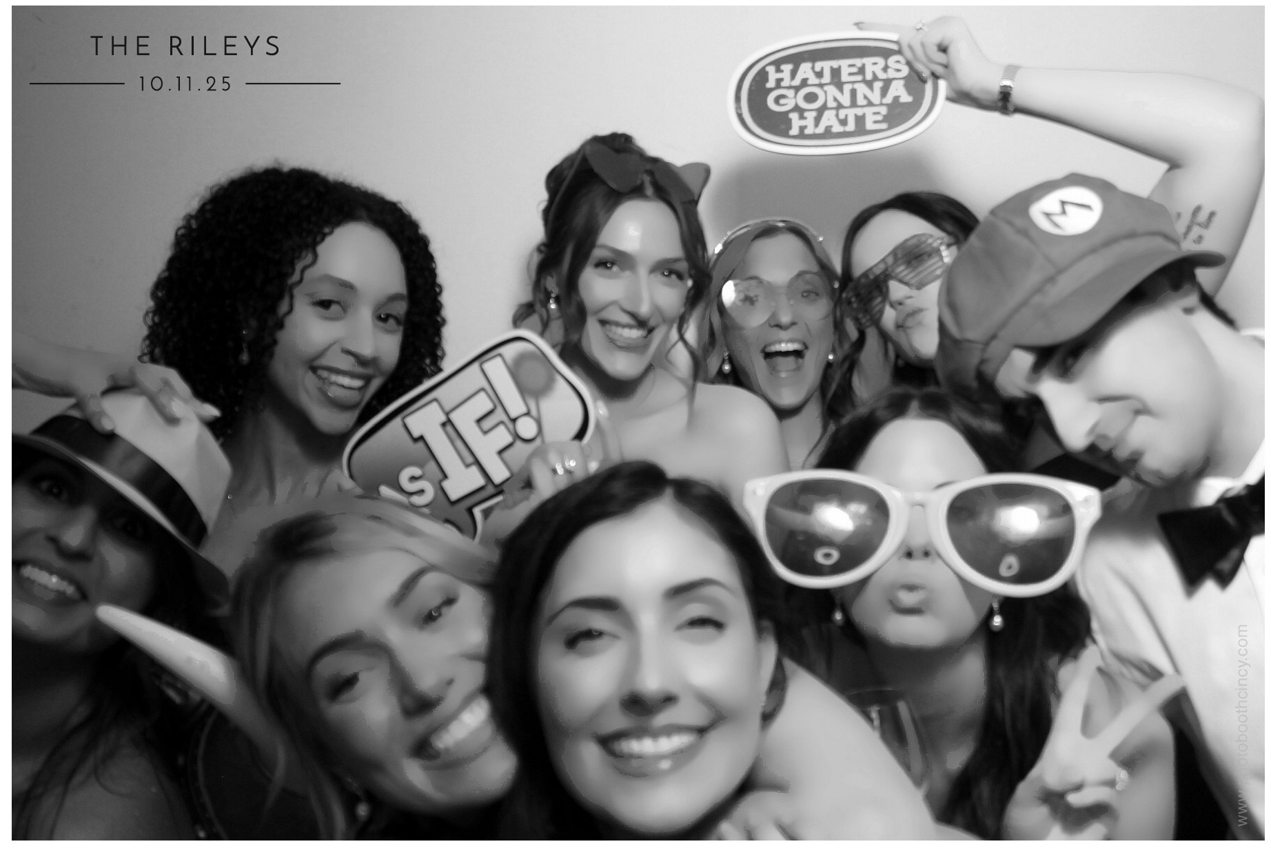 The Riley's | View more photos from the event at gallery.photoboothcincy.com/u/PhotoBoothCincy/The-Rileys