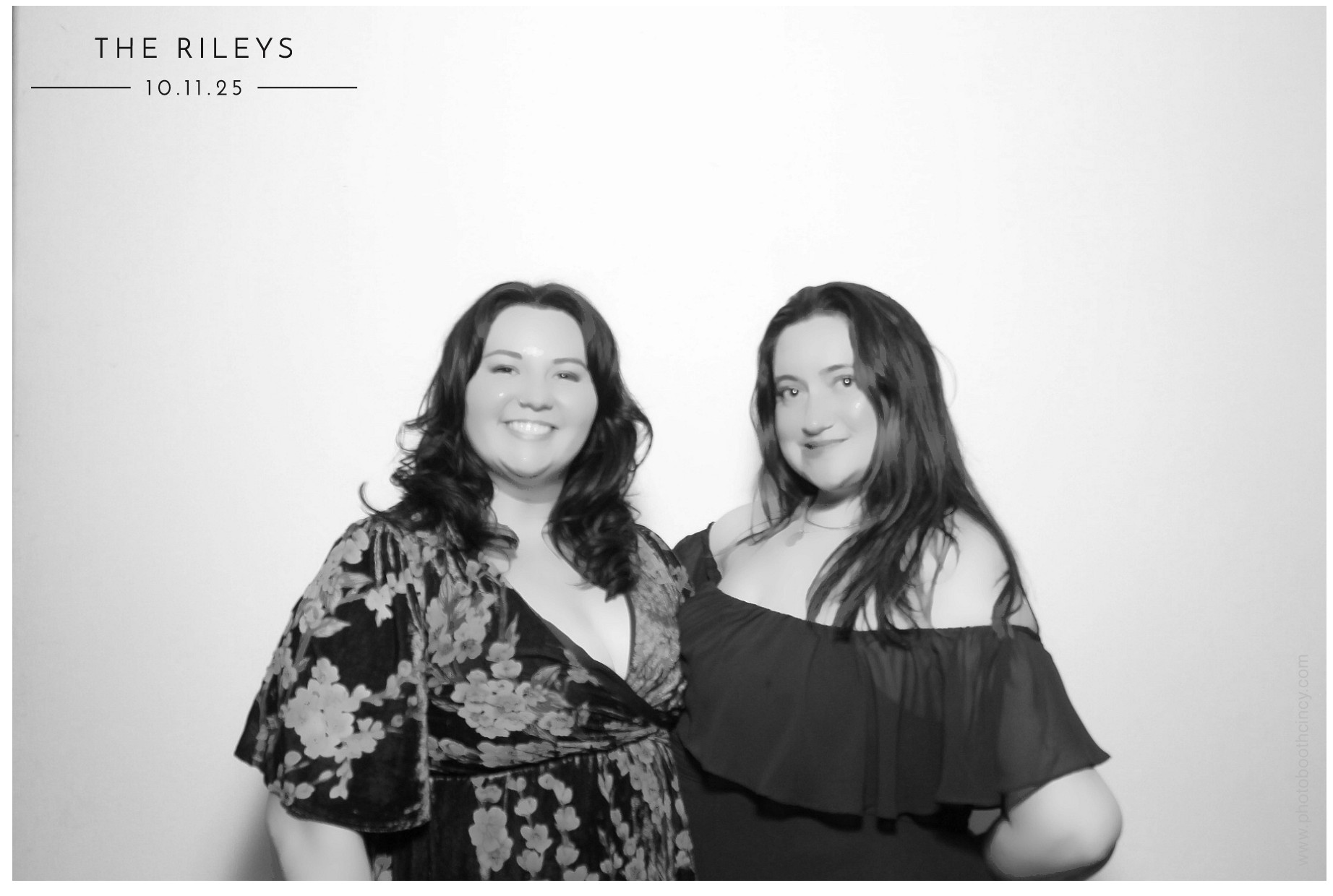 The Riley's | View more photos from the event at gallery.photoboothcincy.com/u/PhotoBoothCincy/The-Rileys