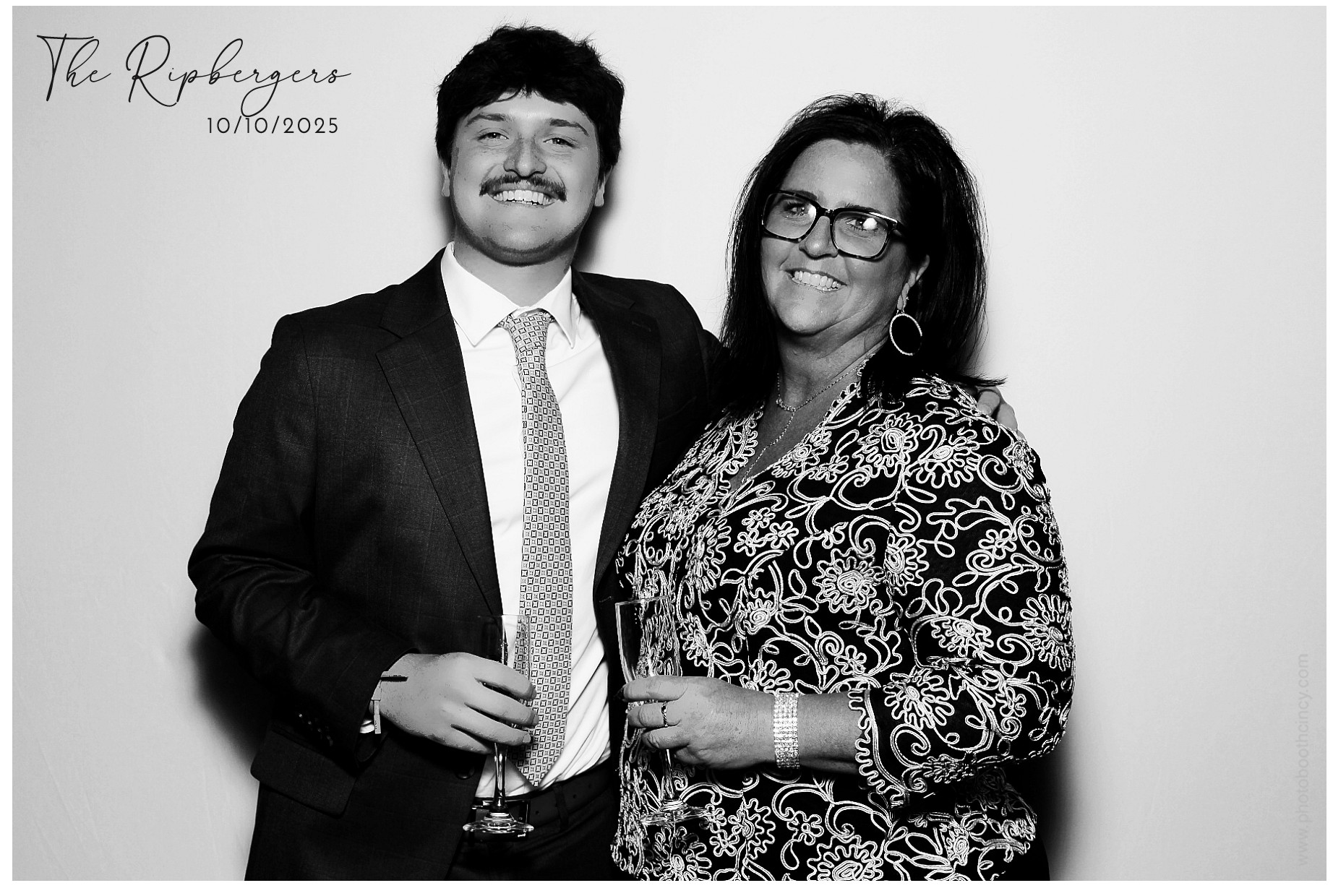 The Ripbergers | View more photos from the event at gallery.photoboothcincy.com/u/PhotoBoothCincy/The-Ripbergers