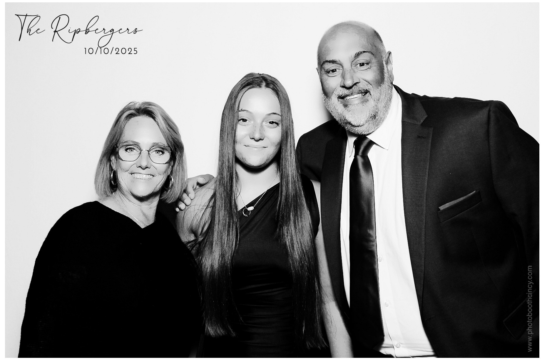 The Ripbergers | View more photos from the event at gallery.photoboothcincy.com/u/PhotoBoothCincy/The-Ripbergers