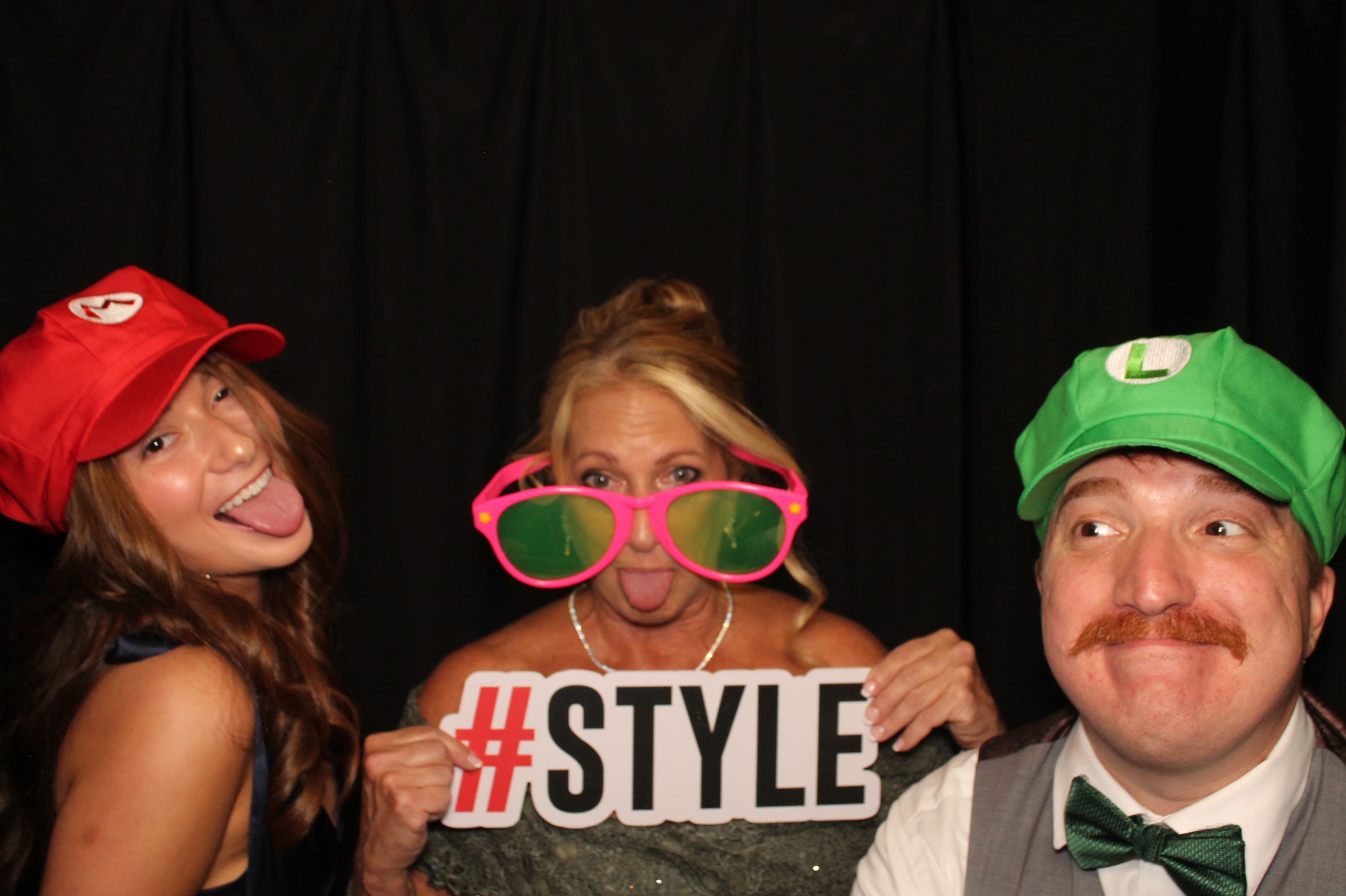 The Salzman's | View more photos from the event at gallery.photoboothcincy.com/u/PhotoBoothCincy/The-Salzmans