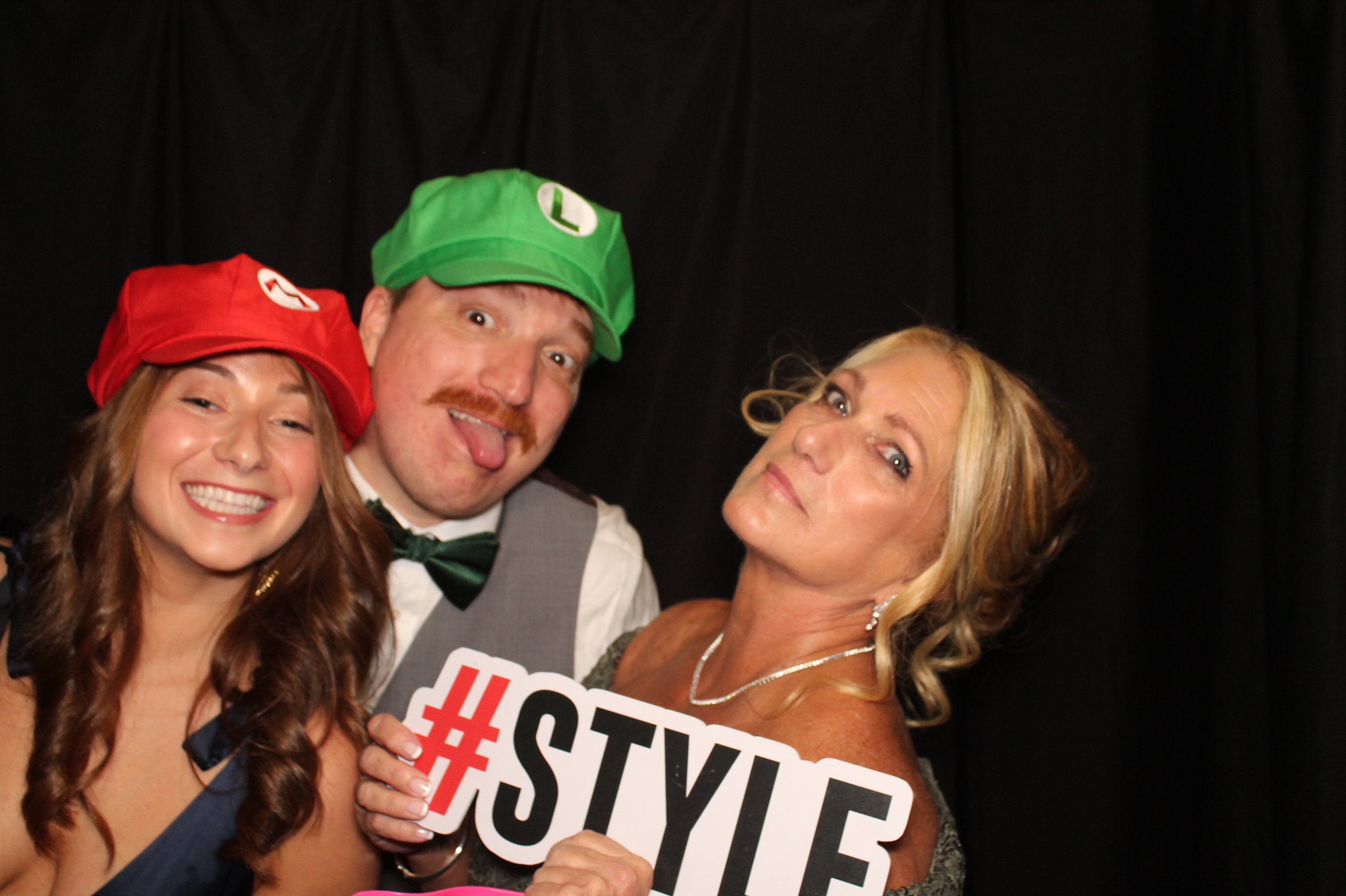 The Salzman's | View more photos from the event at gallery.photoboothcincy.com/u/PhotoBoothCincy/The-Salzmans