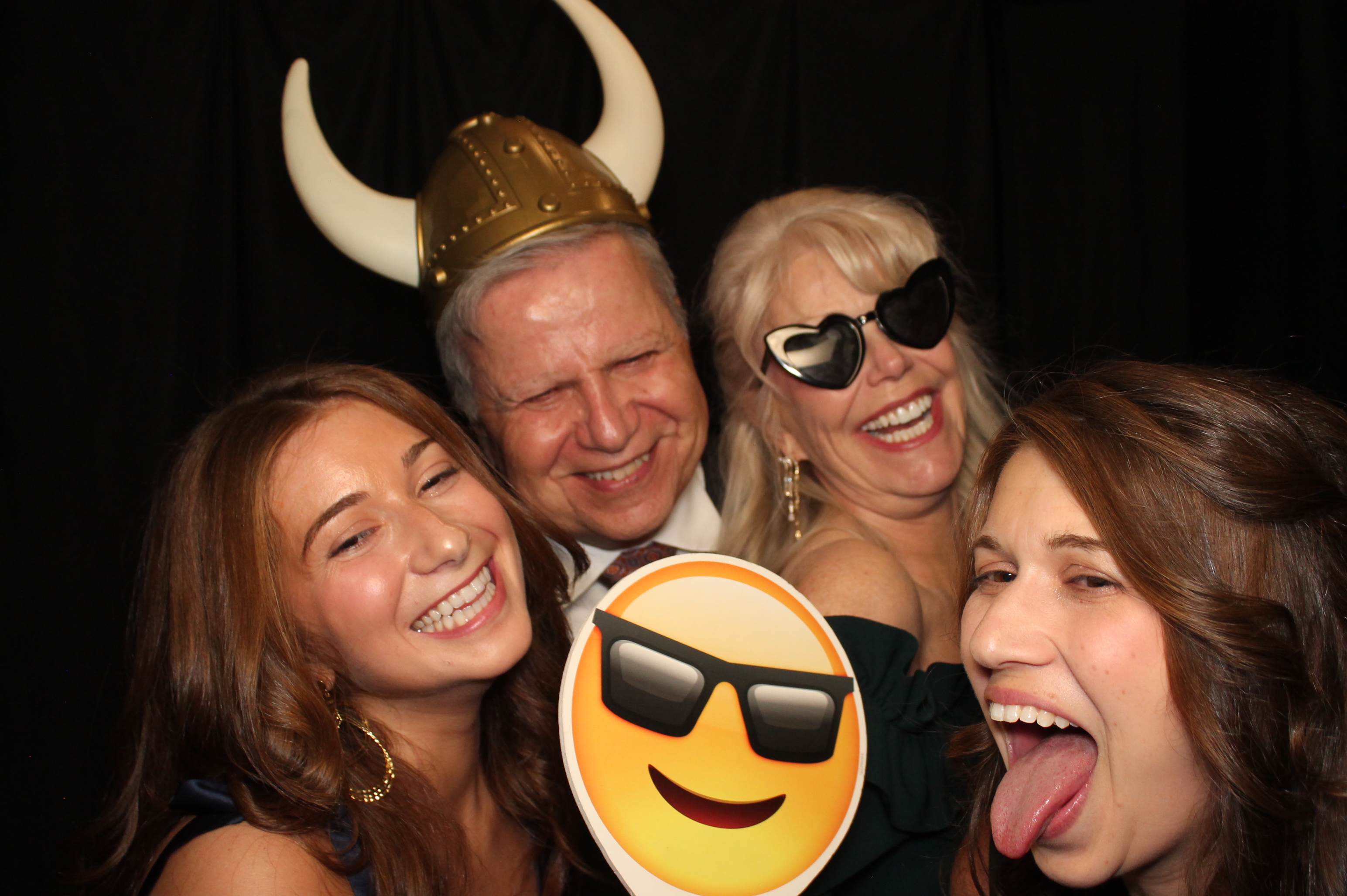 The Salzman's | View more photos from the event at gallery.photoboothcincy.com/u/PhotoBoothCincy/The-Salzmans
