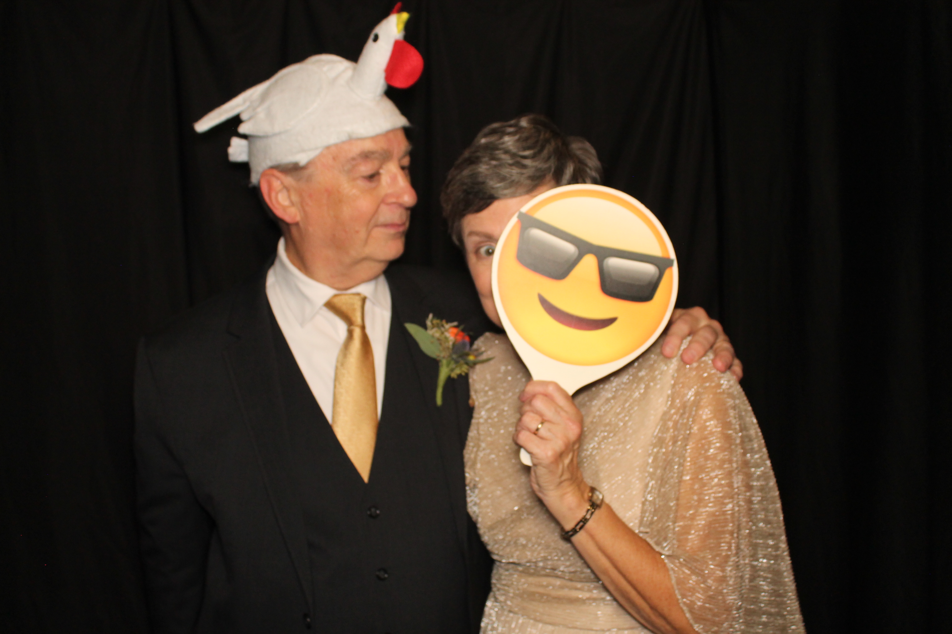 The Salzman's | View more photos from the event at gallery.photoboothcincy.com/u/PhotoBoothCincy/The-Salzmans