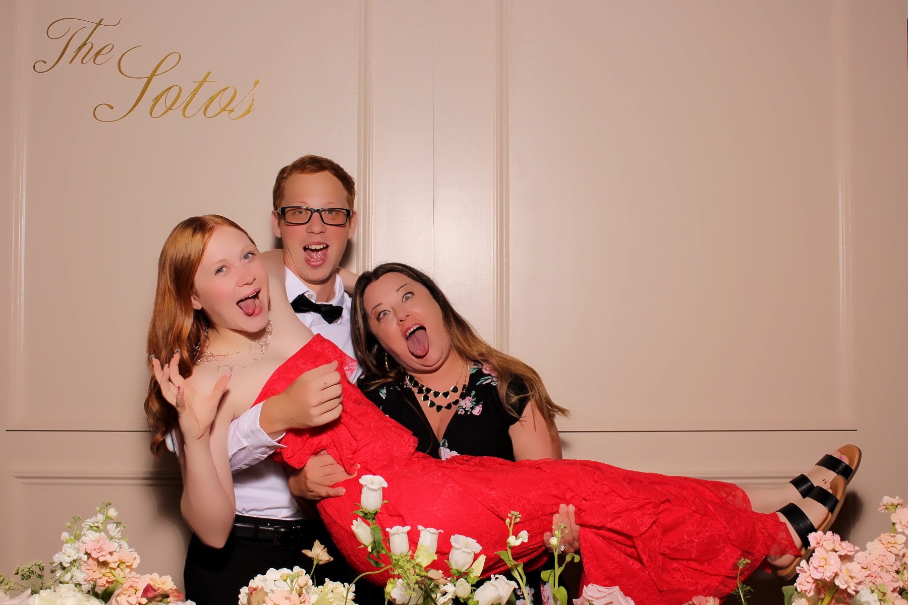The Soto's | View more photos from the event at gallery.photoboothcincy.com/u/PhotoBoothCincy/The-Sotos