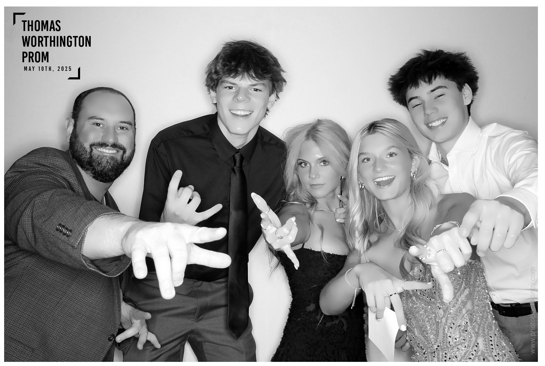 Thomas Worthington High School Prom 2025 | View more photos from the event at gallery.photoboothcincy.com/u/PhotoBoothCincy/Thomas-Worthington-High-School-Prom-2025
