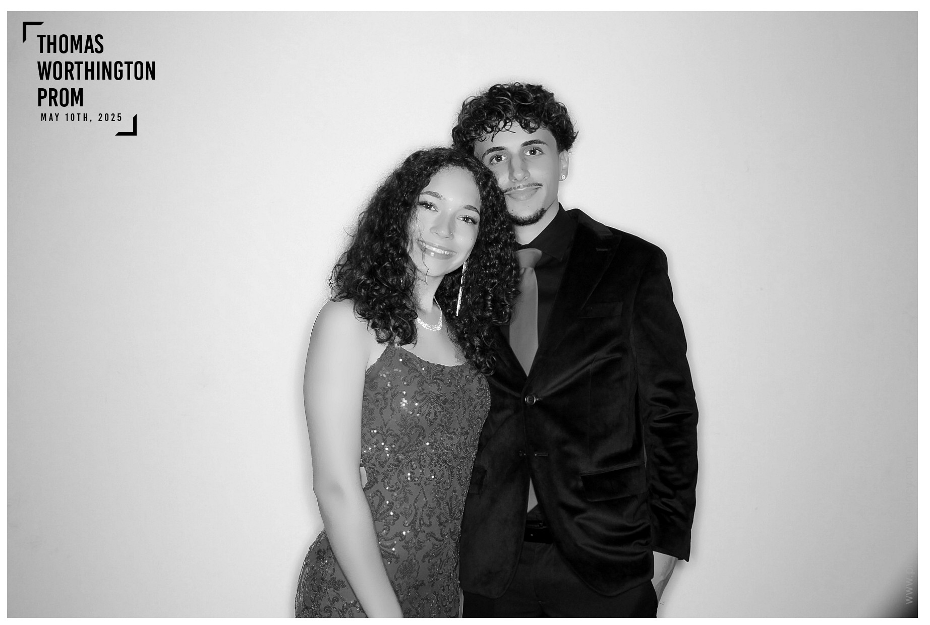 Thomas Worthington High School Prom 2025 | View more photos from the event at gallery.photoboothcincy.com/u/PhotoBoothCincy/Thomas-Worthington-High-School-Prom-2025