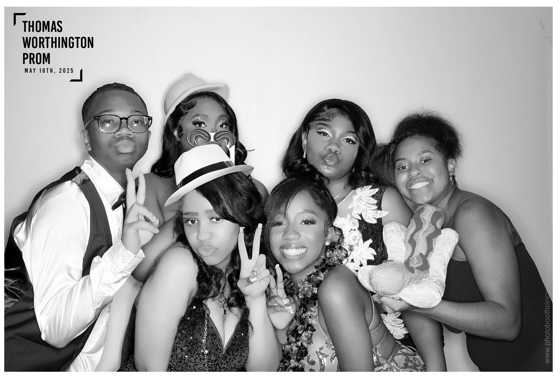 Thomas Worthington High School Prom 2025 | View more photos from the event at gallery.photoboothcincy.com/u/PhotoBoothCincy/Thomas-Worthington-High-School-Prom-2025