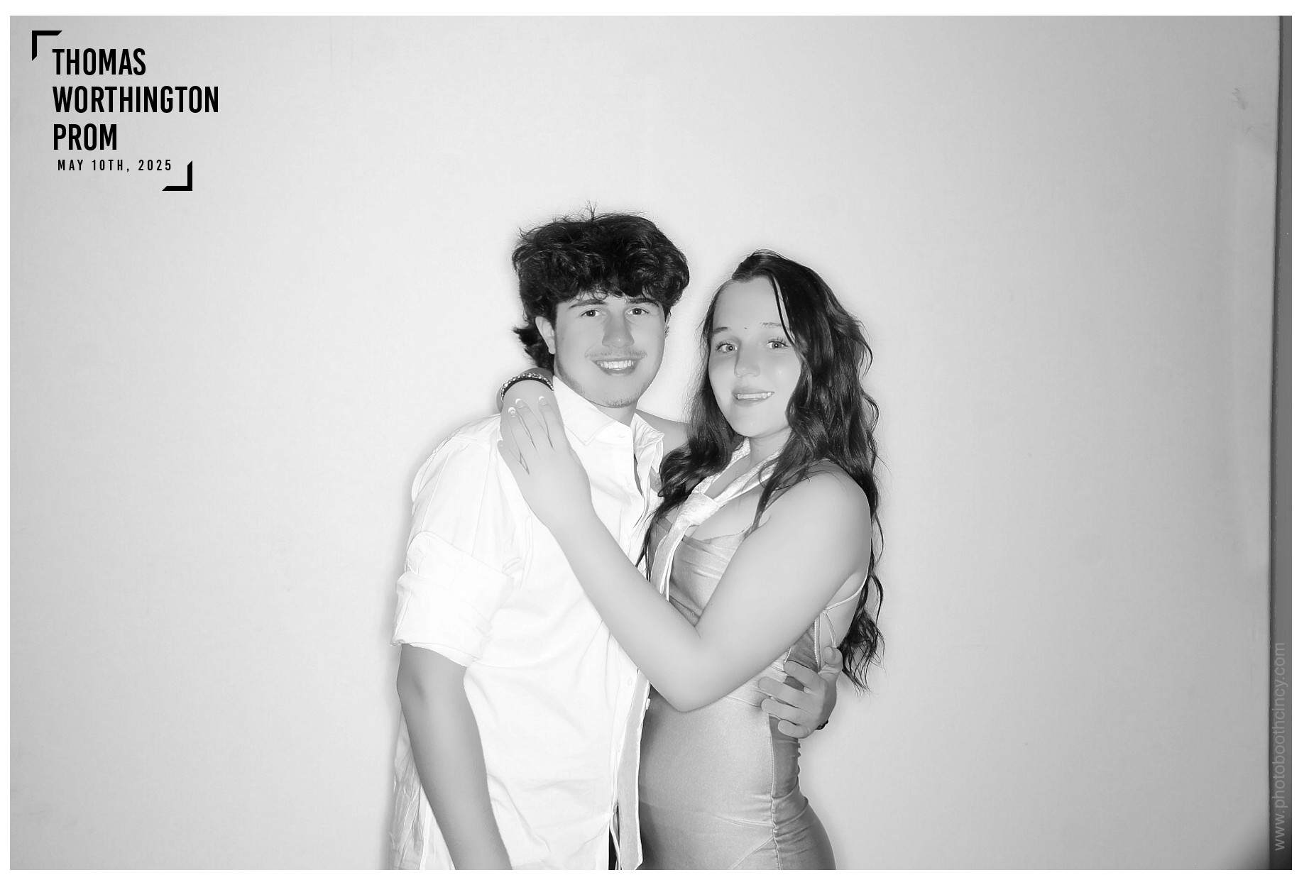 Thomas Worthington High School Prom 2025 | View more photos from the event at gallery.photoboothcincy.com/u/PhotoBoothCincy/Thomas-Worthington-High-School-Prom-2025