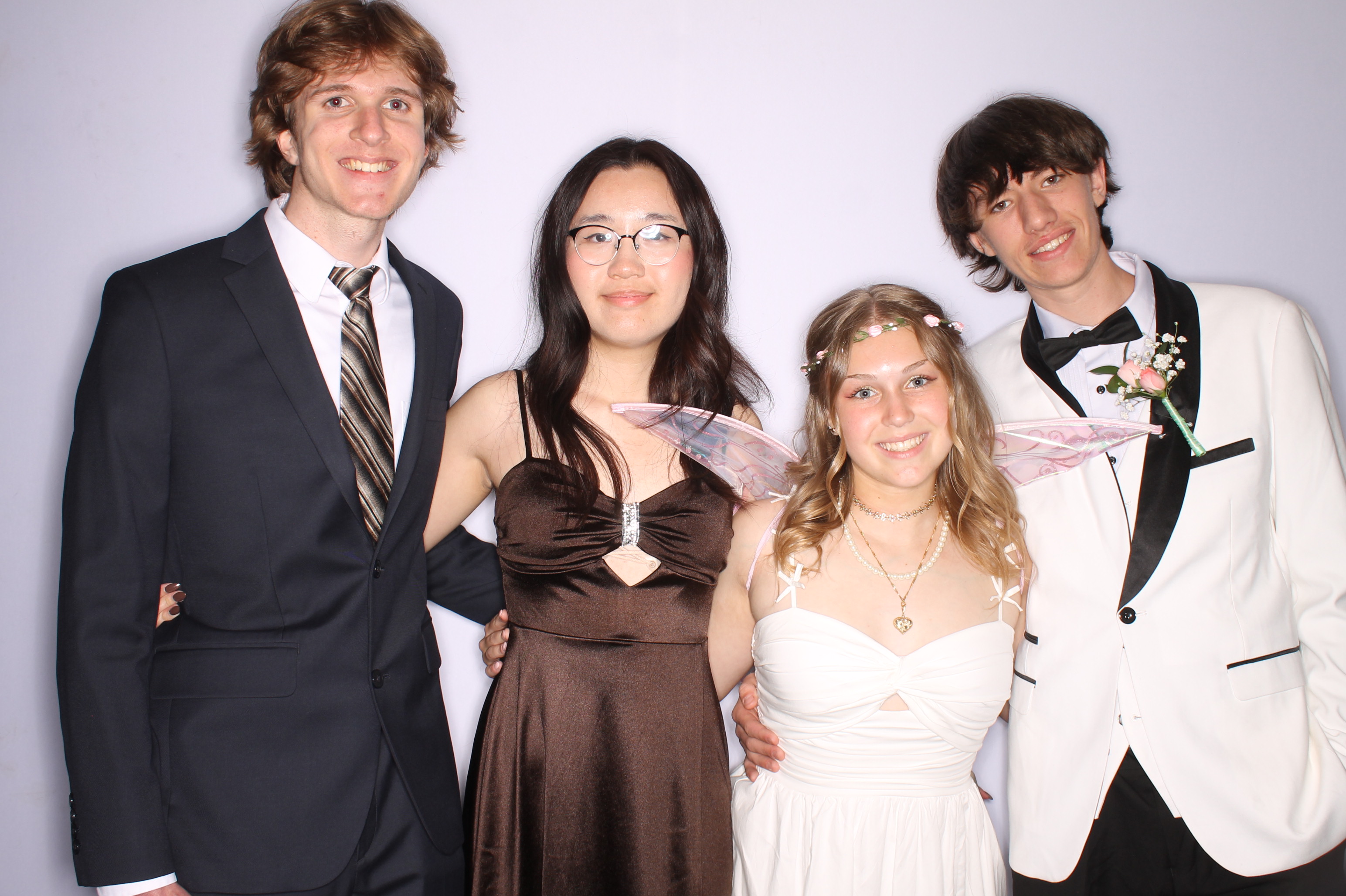 Thomas Worthington High School Prom 2025 | View more photos from the event at gallery.photoboothcincy.com/u/PhotoBoothCincy/Thomas-Worthington-High-School-Prom-2025
