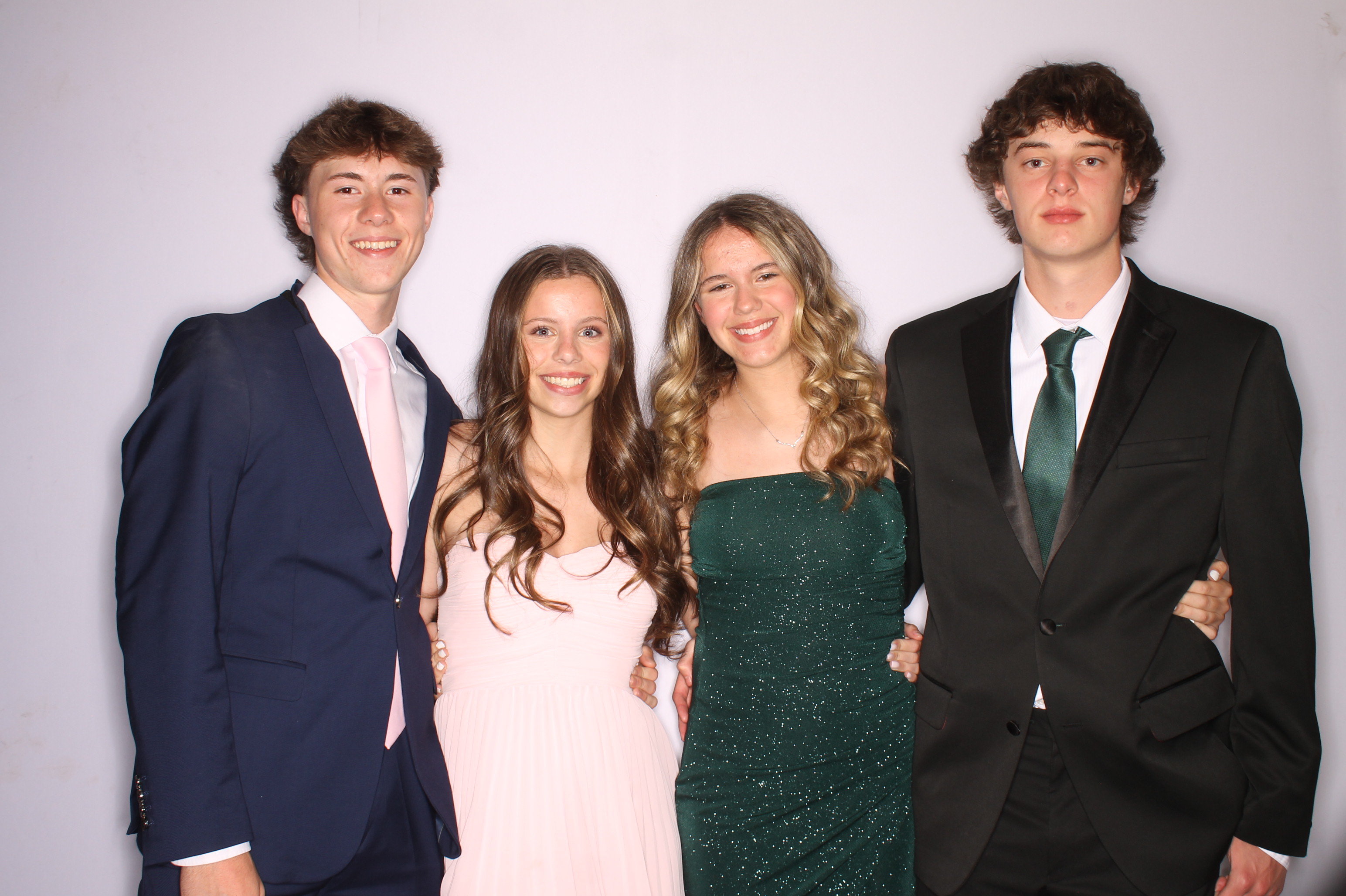 Thomas Worthington High School Prom 2025 | View more photos from the event at gallery.photoboothcincy.com/u/PhotoBoothCincy/Thomas-Worthington-High-School-Prom-2025