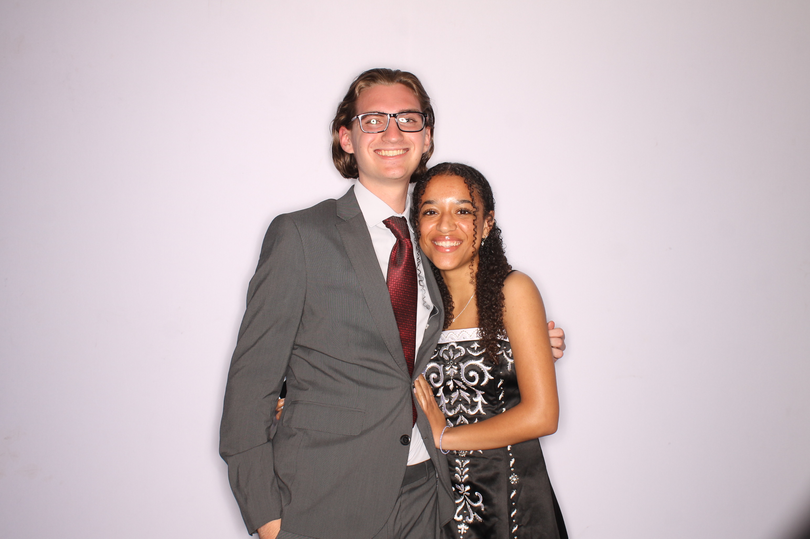 Thomas Worthington High School Prom 2025 | View more photos from the event at gallery.photoboothcincy.com/u/PhotoBoothCincy/Thomas-Worthington-High-School-Prom-2025