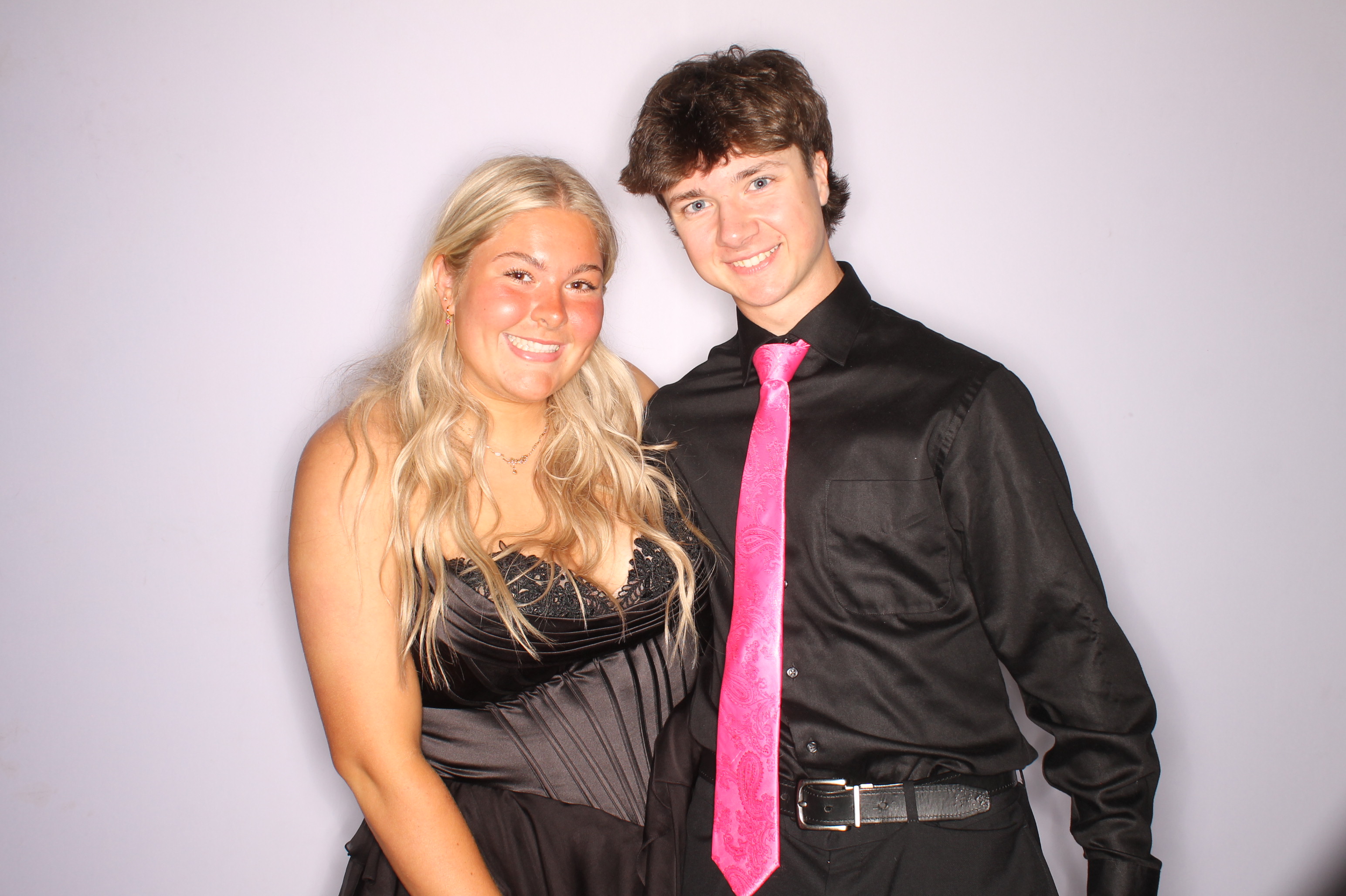 Thomas Worthington High School Prom 2025 | View more photos from the event at gallery.photoboothcincy.com/u/PhotoBoothCincy/Thomas-Worthington-High-School-Prom-2025