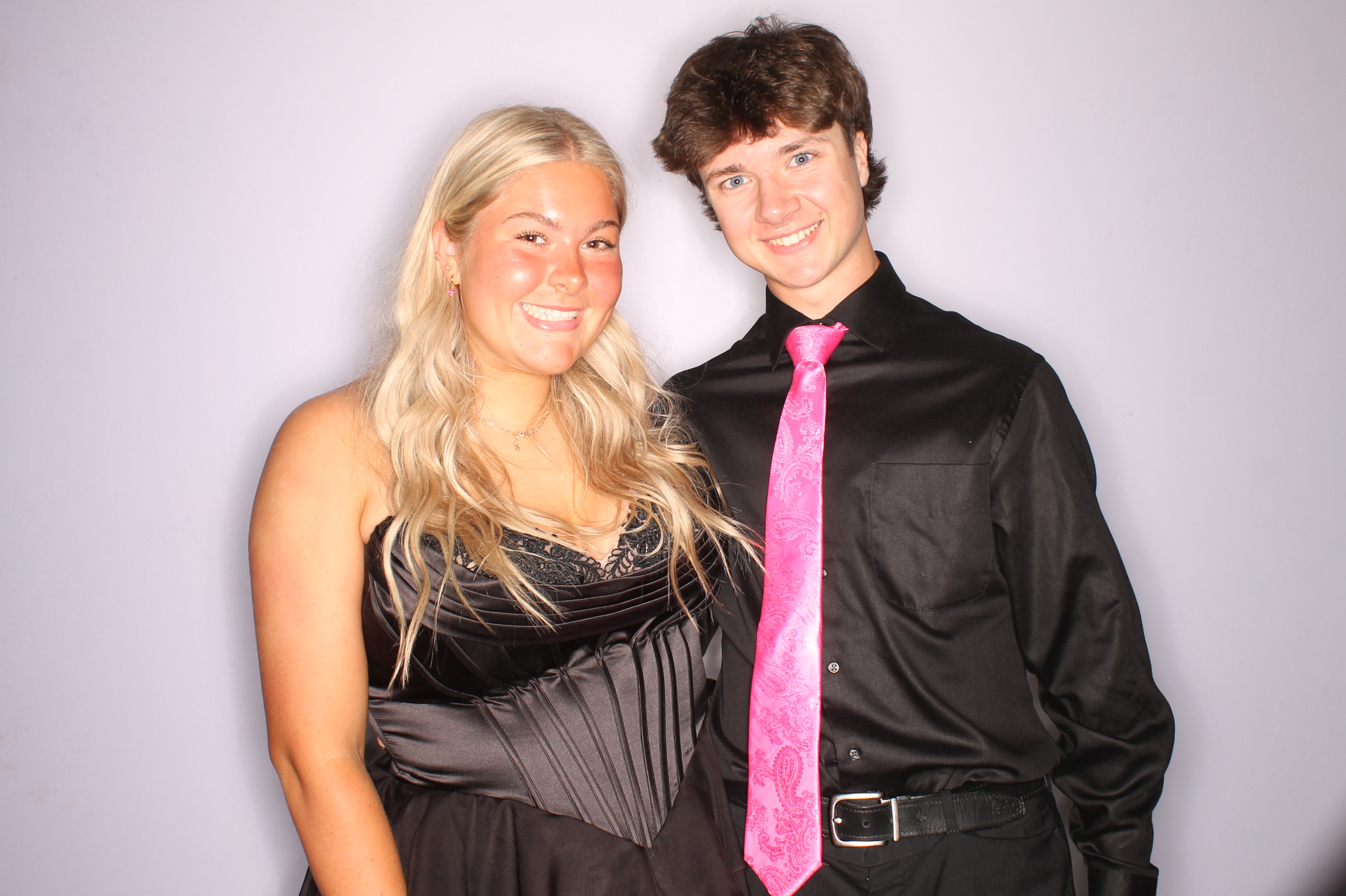 Thomas Worthington High School Prom 2025 | View more photos from the event at gallery.photoboothcincy.com/u/PhotoBoothCincy/Thomas-Worthington-High-School-Prom-2025