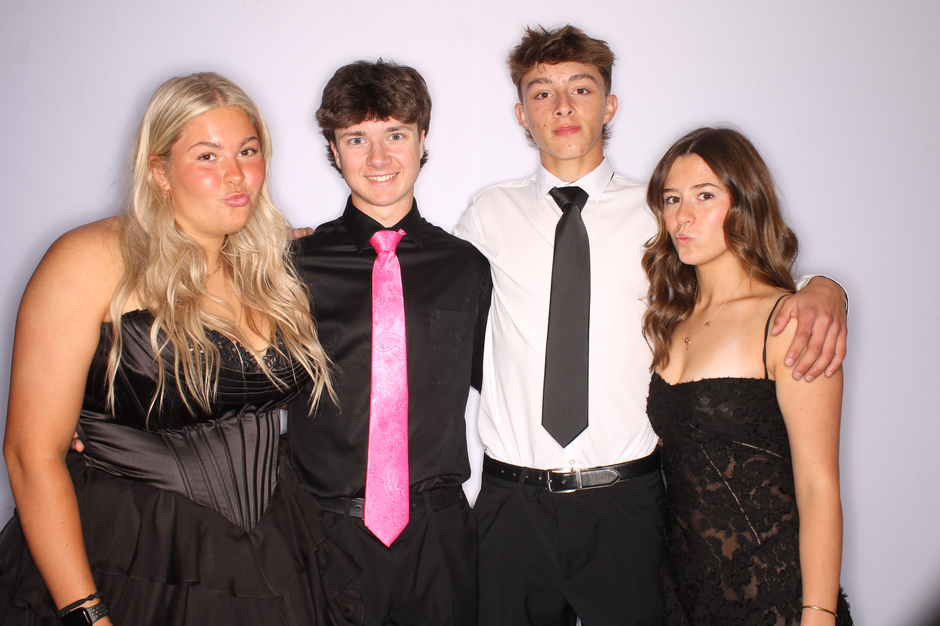 Thomas Worthington High School Prom 2025 | View more photos from the event at gallery.photoboothcincy.com/u/PhotoBoothCincy/Thomas-Worthington-High-School-Prom-2025
