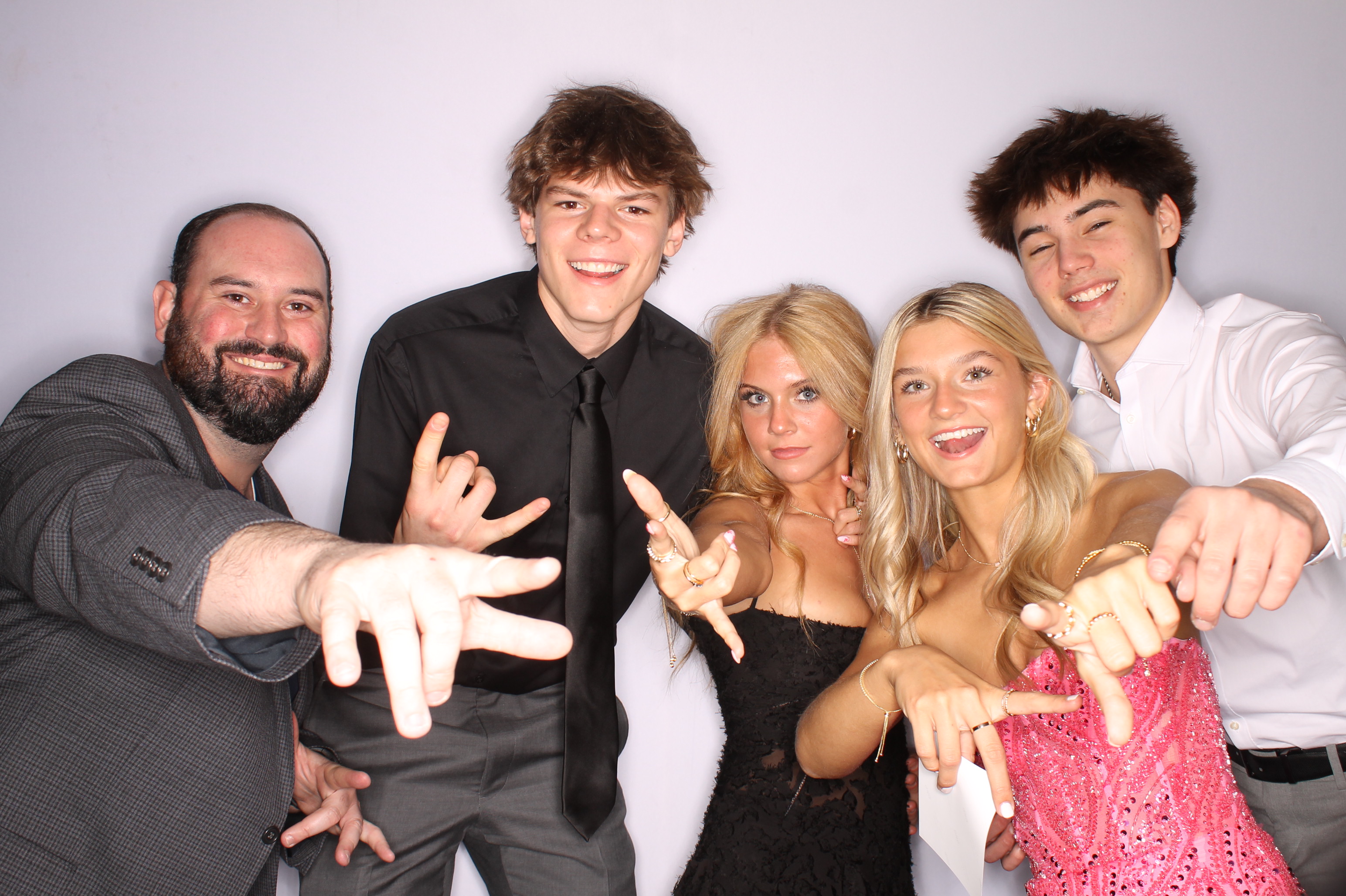 Thomas Worthington High School Prom 2025 | View more photos from the event at gallery.photoboothcincy.com/u/PhotoBoothCincy/Thomas-Worthington-High-School-Prom-2025