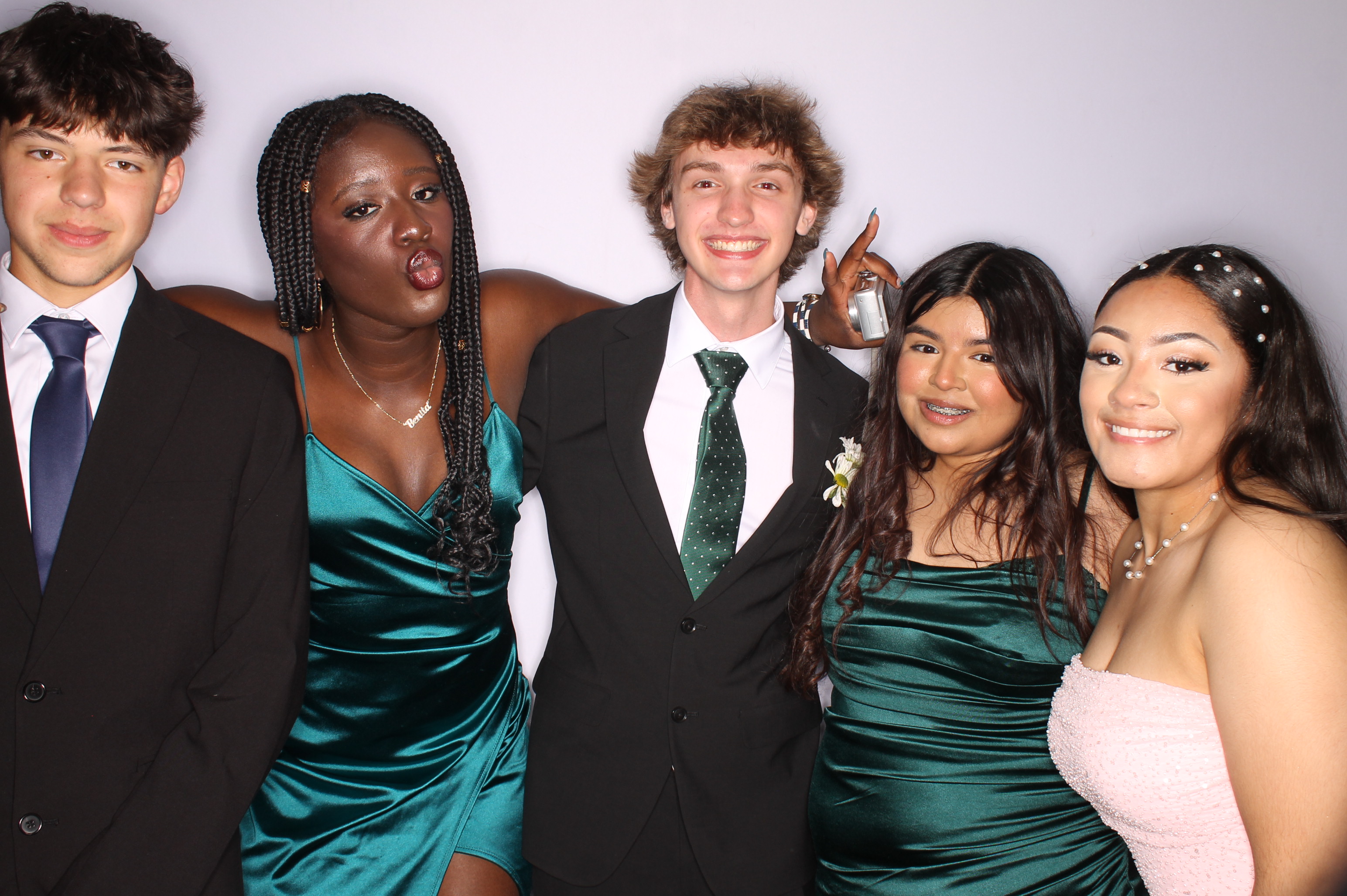 Thomas Worthington High School Prom 2025 | View more photos from the event at gallery.photoboothcincy.com/u/PhotoBoothCincy/Thomas-Worthington-High-School-Prom-2025