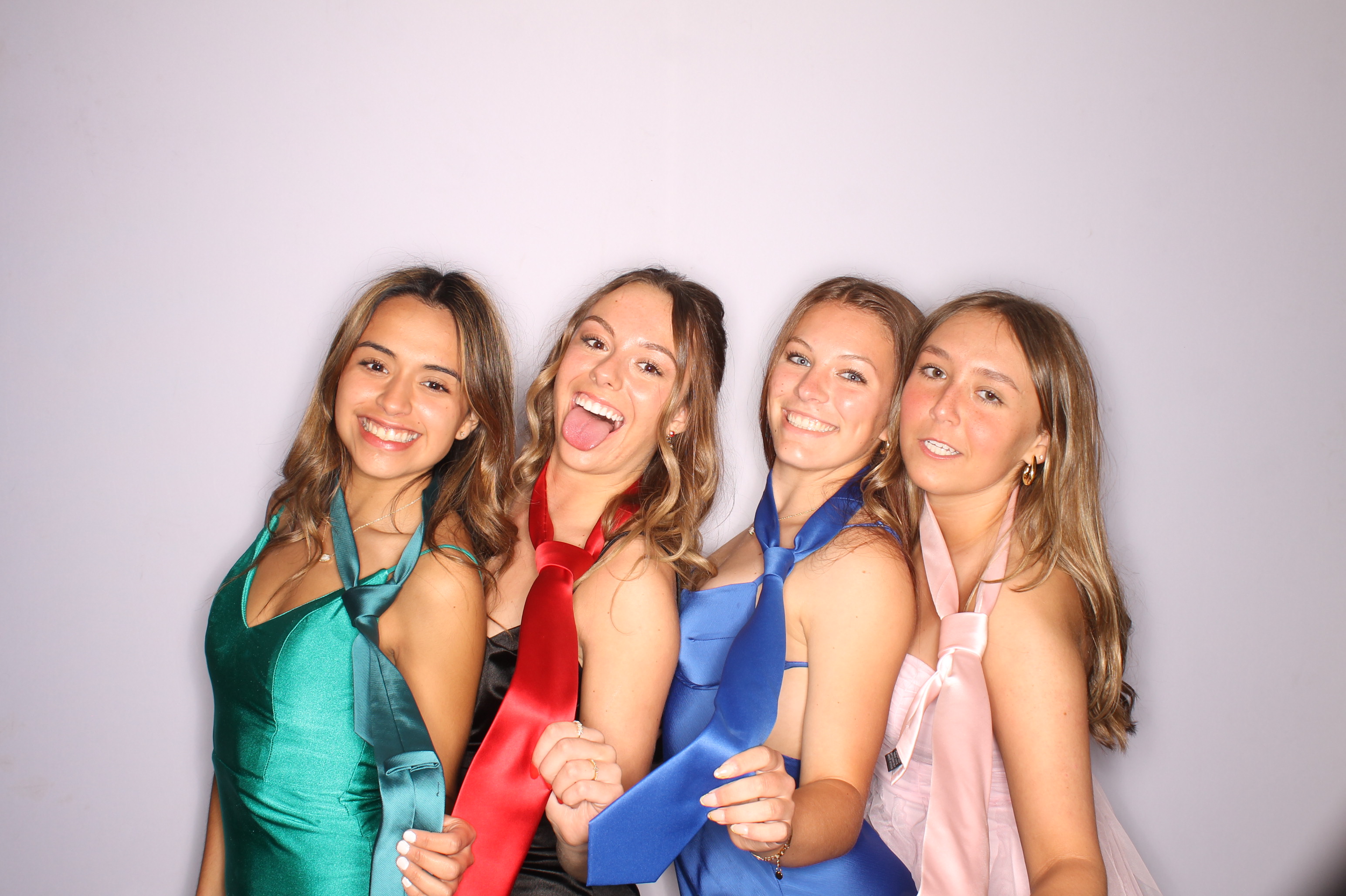 Thomas Worthington High School Prom 2025 | View more photos from the event at gallery.photoboothcincy.com/u/PhotoBoothCincy/Thomas-Worthington-High-School-Prom-2025