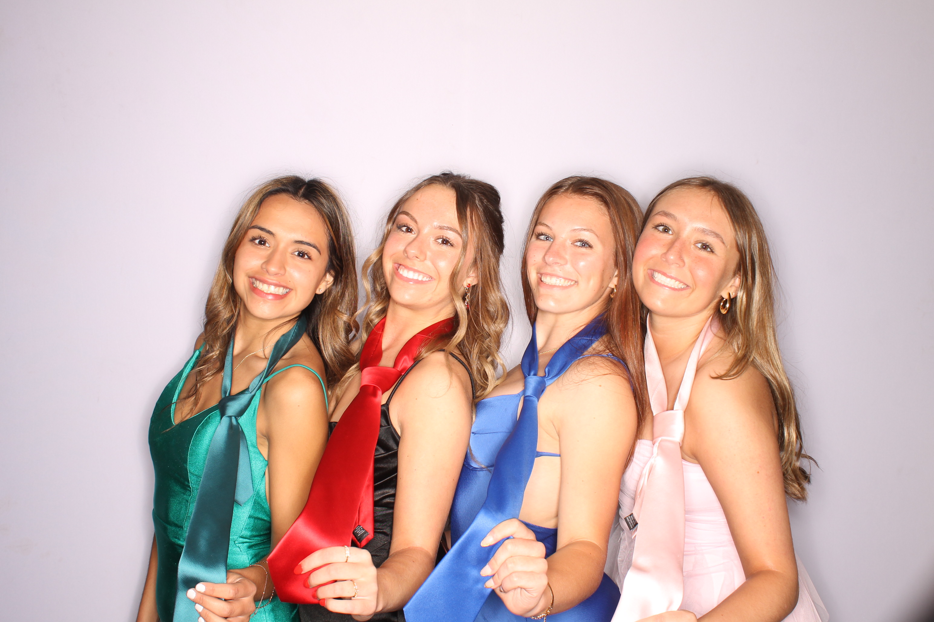Thomas Worthington High School Prom 2025 | View more photos from the event at gallery.photoboothcincy.com/u/PhotoBoothCincy/Thomas-Worthington-High-School-Prom-2025