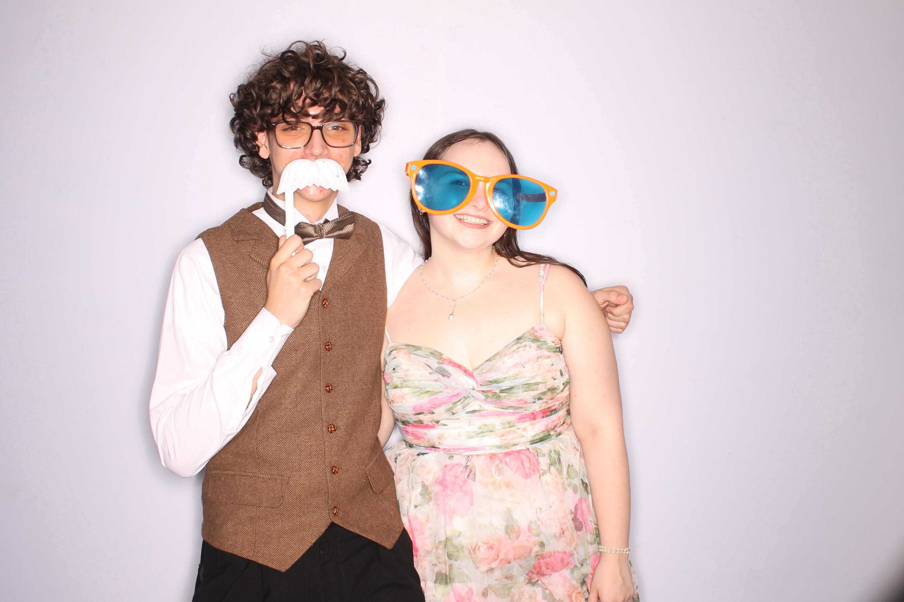 Thomas Worthington High School Prom 2025 | View more photos from the event at gallery.photoboothcincy.com/u/PhotoBoothCincy/Thomas-Worthington-High-School-Prom-2025