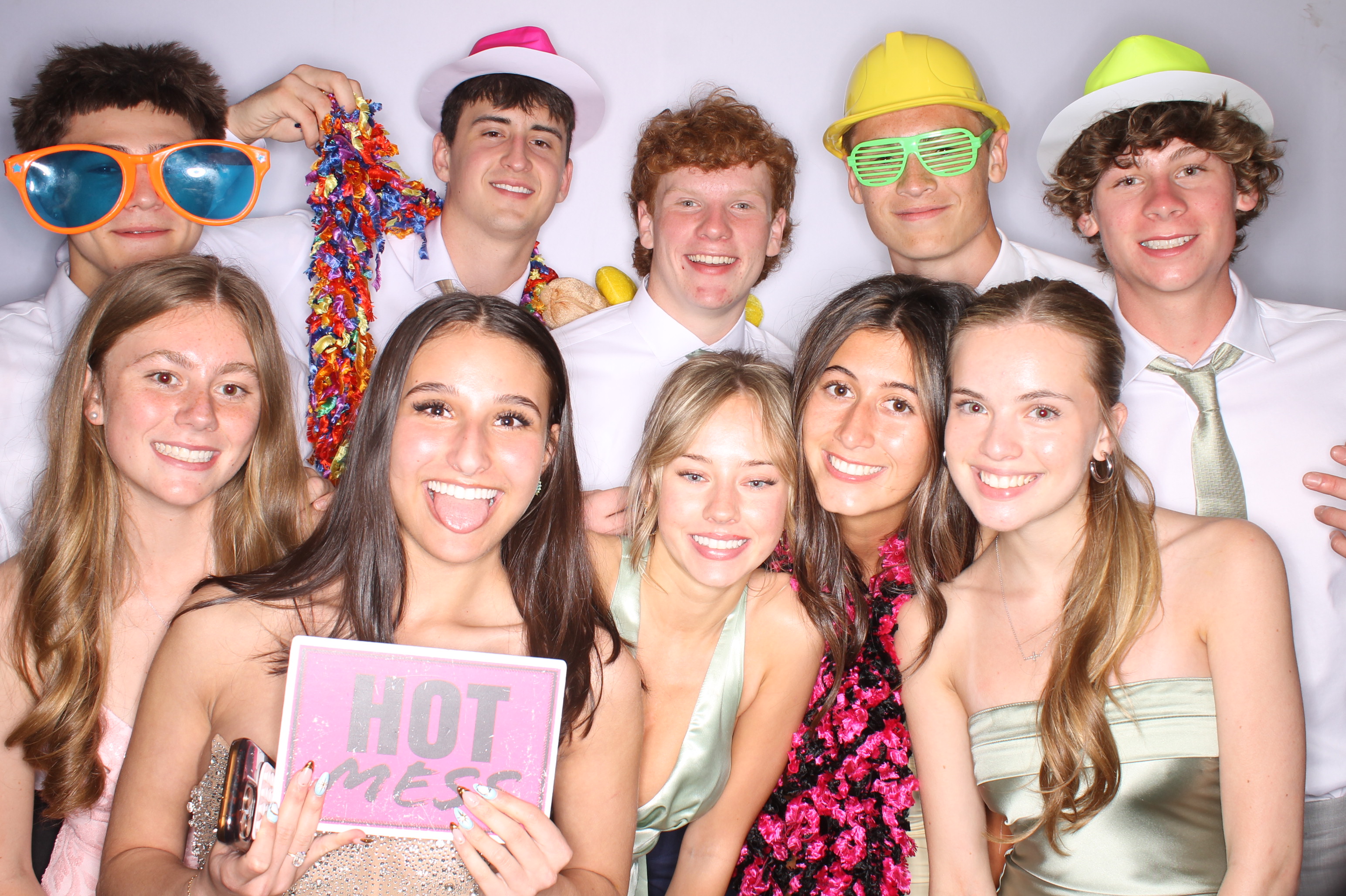 Thomas Worthington High School Prom 2025 | View more photos from the event at gallery.photoboothcincy.com/u/PhotoBoothCincy/Thomas-Worthington-High-School-Prom-2025